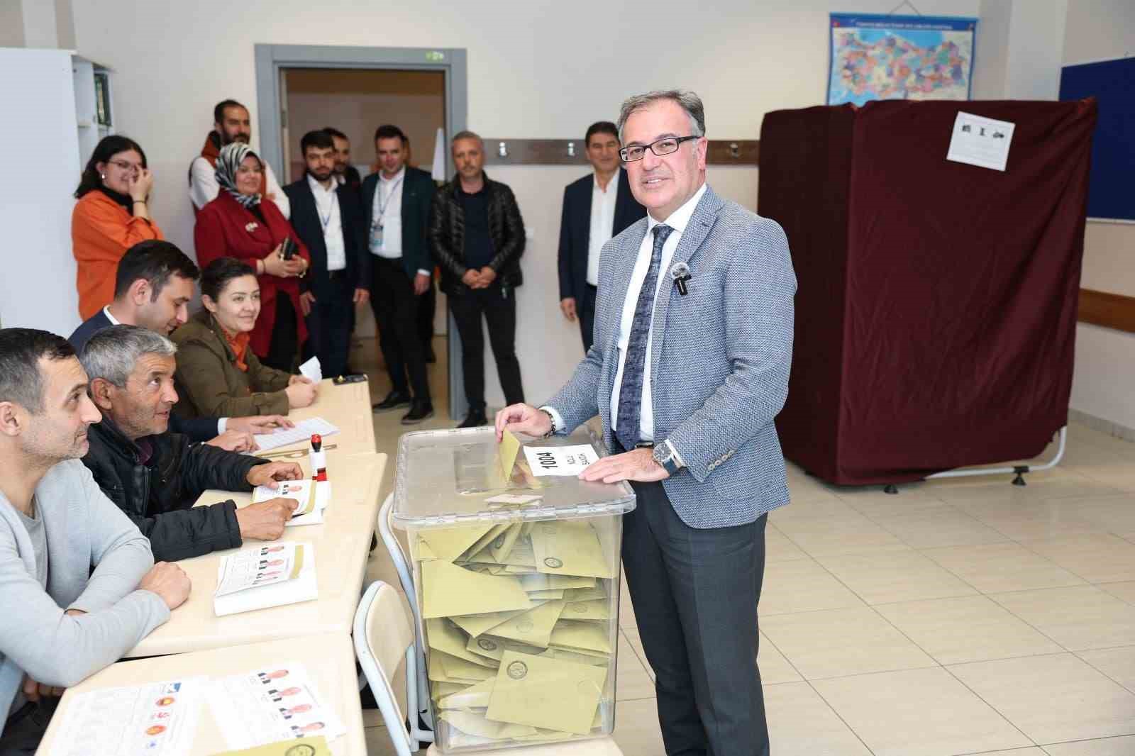 HACILAR BELEDİYE BAŞKANI BİLAL ÖZDOĞAN, EŞİ VE KIZI İLE BİRLİKTE