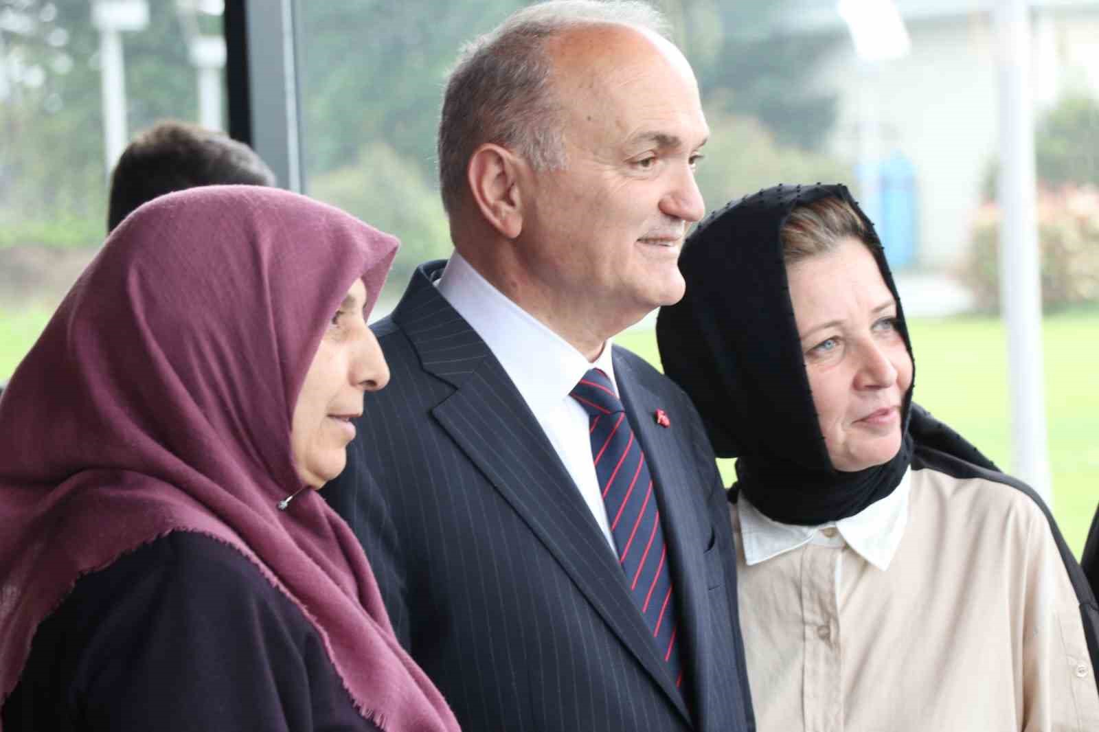 DÜZCE BELEDİYE BAŞKANI DR. FARUK ÖZLÜ, SOSYAL İŞLER MÜDÜRLÜĞÜ TARAFINDAN