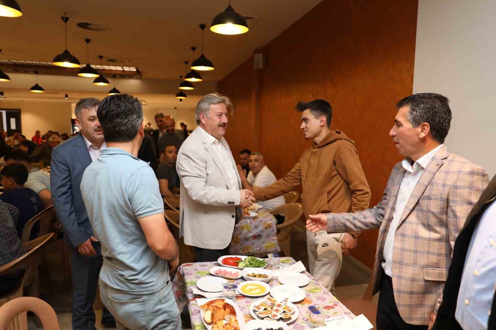 MELİKGAZİ BELEDİYE BAŞKANI DR. MUSTAFA PALANCIOĞLU, PAZARCI ESNAFI İLE BİR