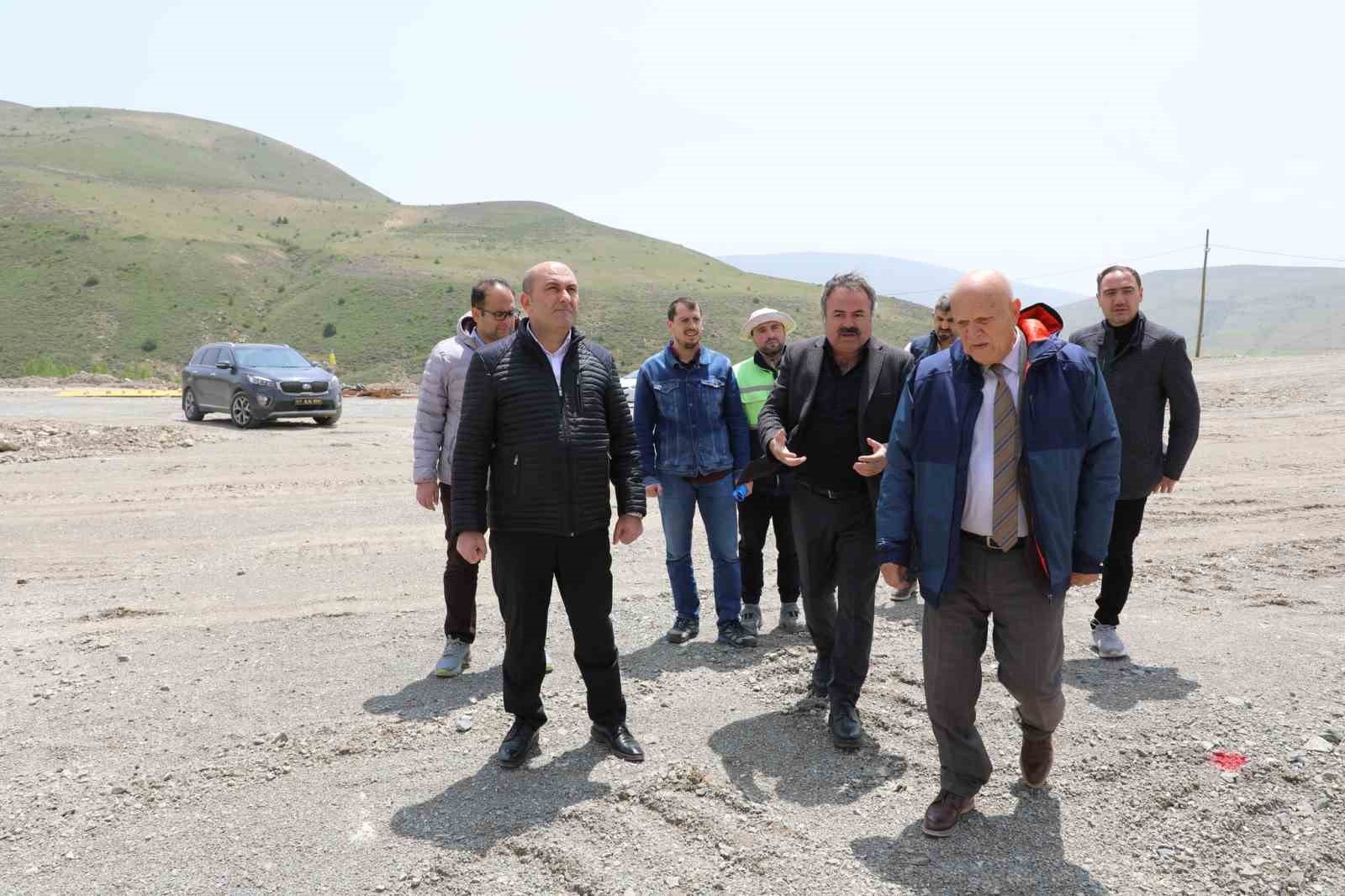 BAYBURT BELEDİYE BAŞKANI HÜKMÜ PEKMEZCİ, BELEDİYE TARAFINDAN YAPILAN ÇALIŞMALARI YERİNDE