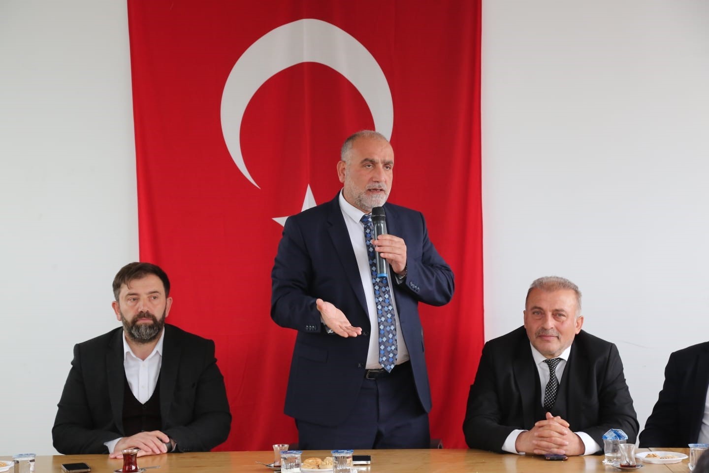 CANİK BELEDİYE BAŞKANI İBRAHİM SANDIKÇI, MUHTARLAR VE VATANDAŞLARLA BULUŞTUĞU PROGRAMDA,