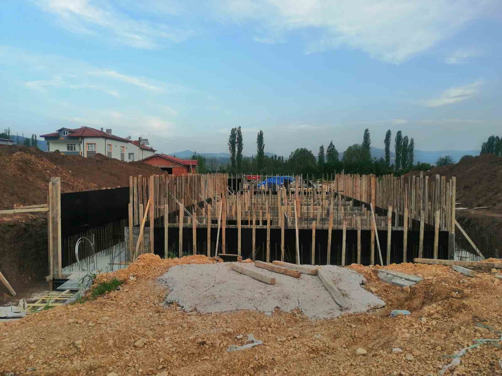 GÖLPAZARI BELEDİYE BAŞKANI HAYRİ SUER, GENÇLİK MERKEZİNİN YAZ MEVSİMİNE KADAR