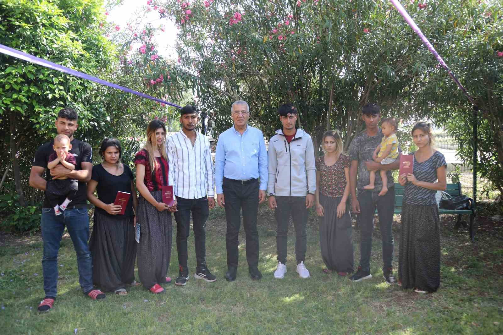 MEZİTLİ BELEDİYE BAŞKANI NEŞET TARHAN, MERSİN'DE YAŞAYAN 5 ÇİFTİN NİKAHINI