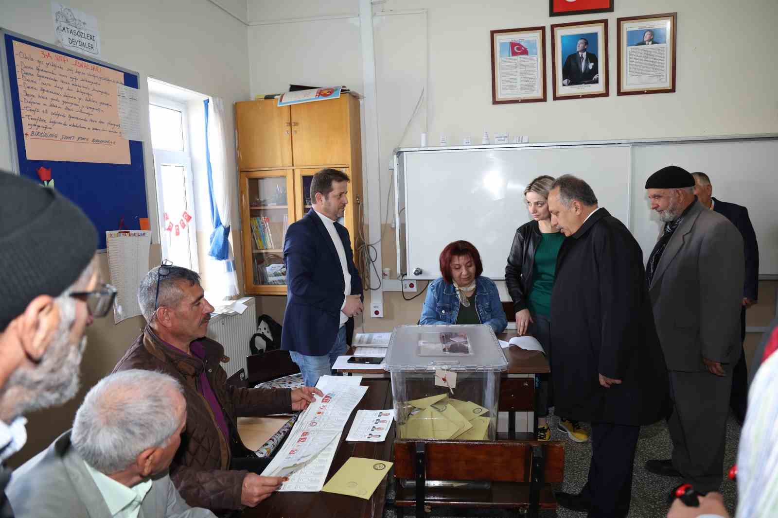 TALAS BELEDİYE BAŞKANI MUSTAFA YALÇIN OYUNU REŞADİYE YURTTAŞLAR İLKOKULU’NDA KULLANDI.