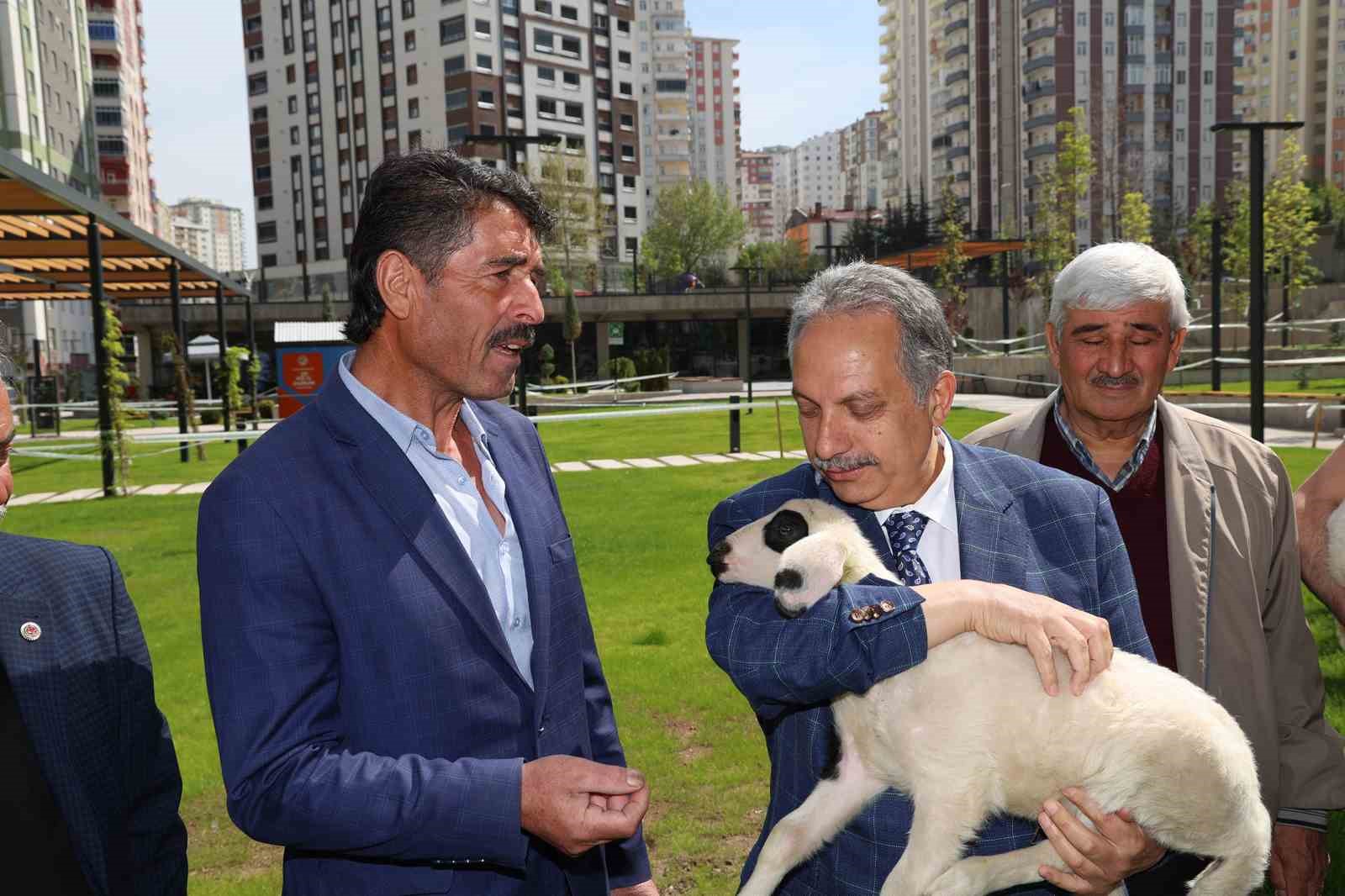 TALASLI ÜRETİCİLER, TALAS BELEDİYE BAŞKANI MUSTAFA YALÇIN’A 14 MAYIS DÜNYA