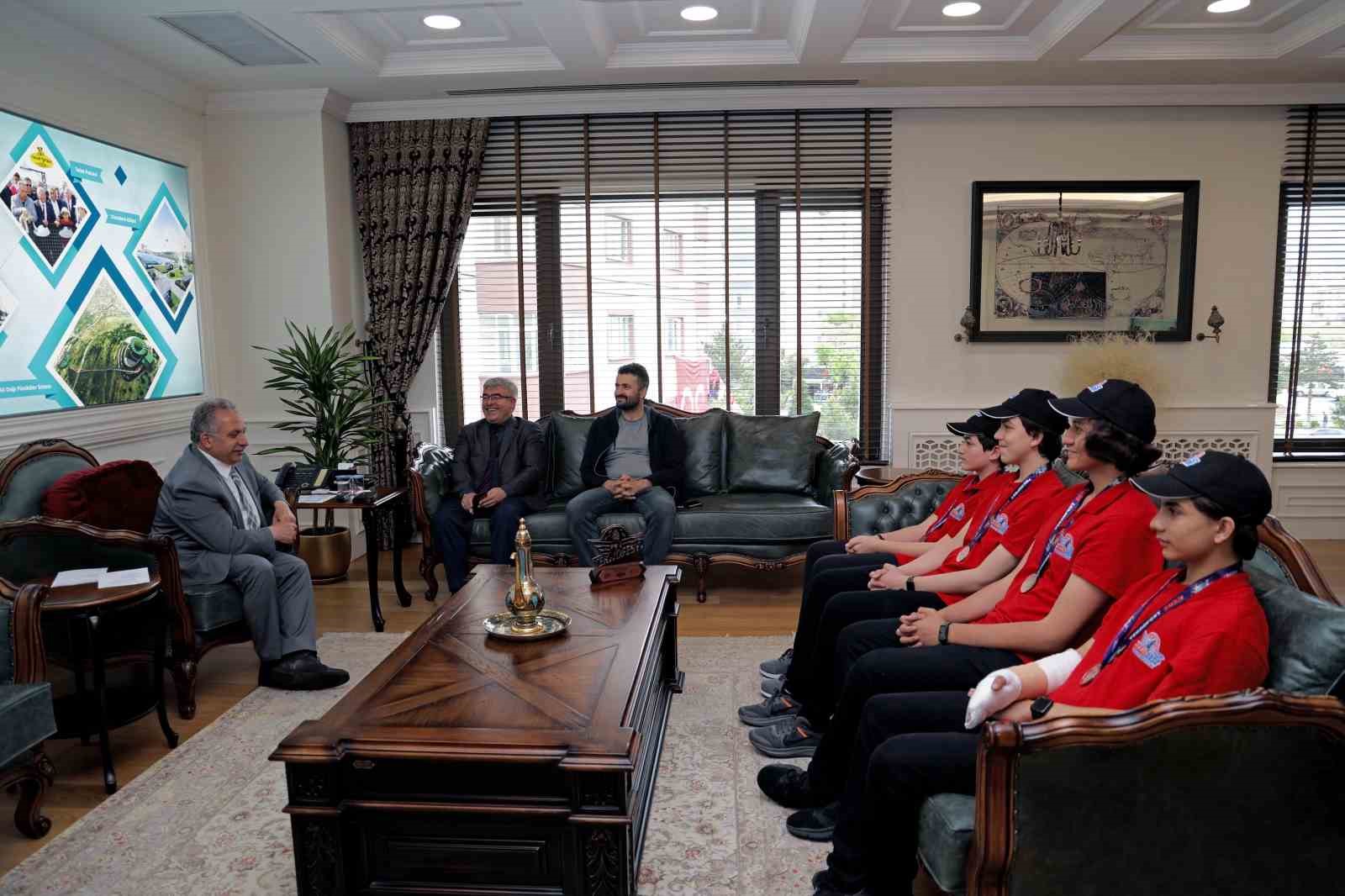 TALAS BELEDİYE BAŞKANI MUSTAFA YALÇIN, İSTANBUL’DA DÜZENLENEN DÜNYANIN EN BÜYÜK