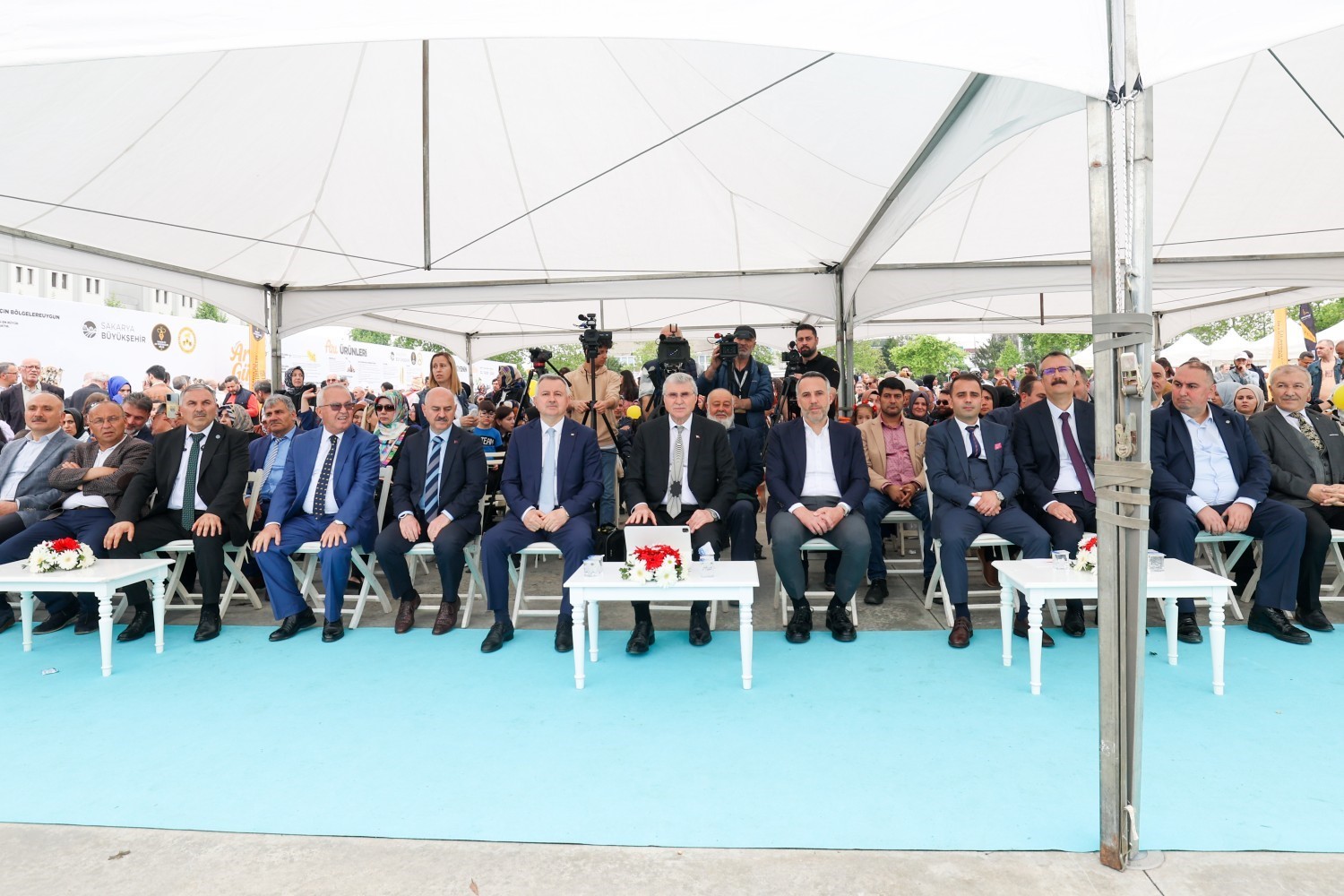 DEMOKRASİ MEYDANI’NDA DEVAM EDEN PROGRAMA, MOLDOVA ANKARA BÜYÜKELÇİSİ DİMİTRİ CROTİOR,