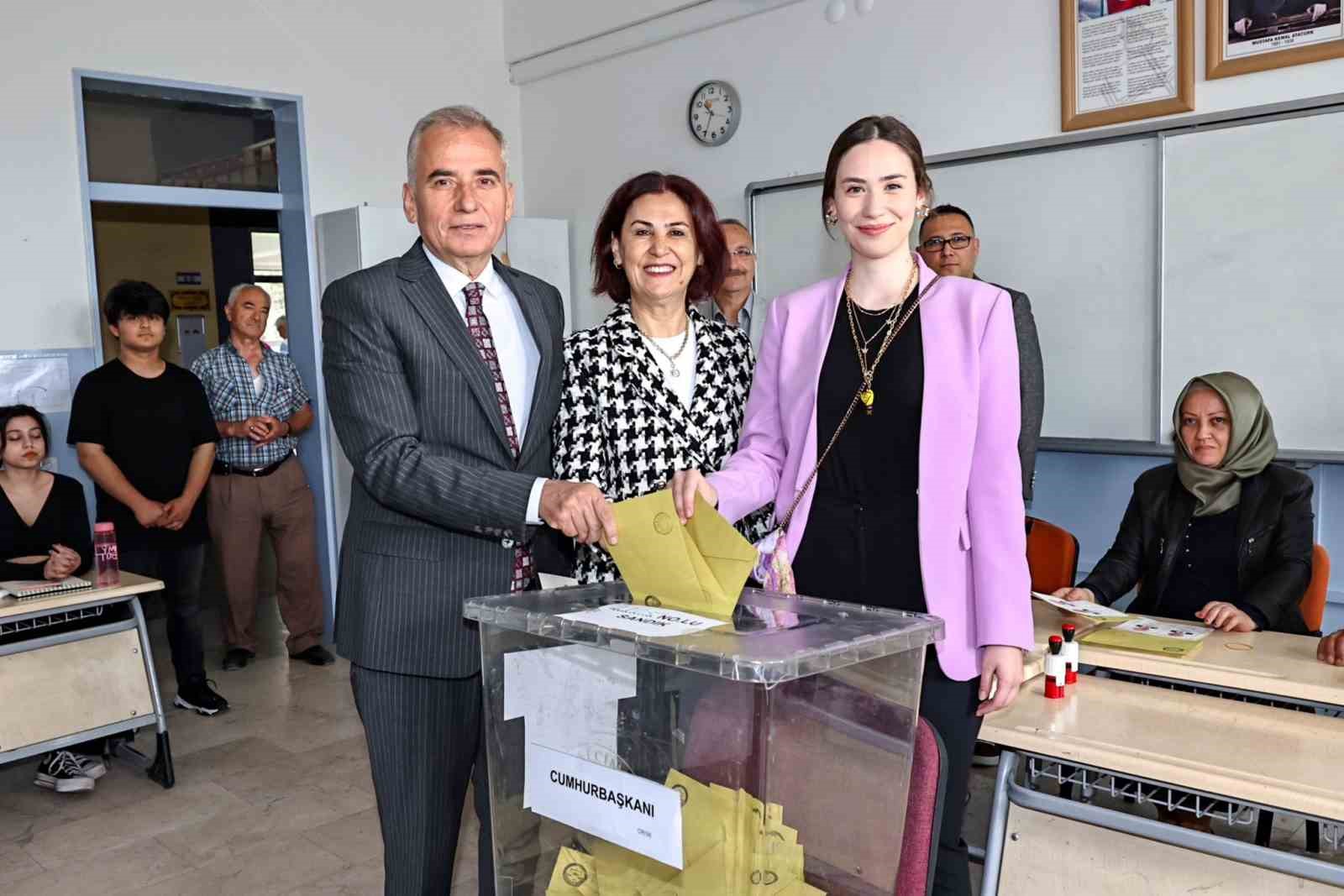 DENİZLİ BÜYÜKŞEHİR BELEDİYE BAŞKANI OSMAN, CUMHURBAŞKANLIĞI SEÇİMİ İKİNCİ TUR OYUNU