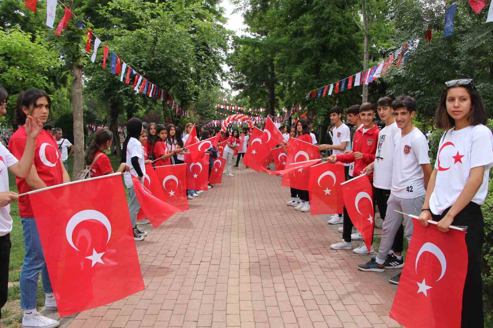 BATMAN’DA, 19 MAYIS GENÇLİK VE SPOR BAYRAMI, DÜZENLENEN ETKİNLİKLERLE KUTLANDI.