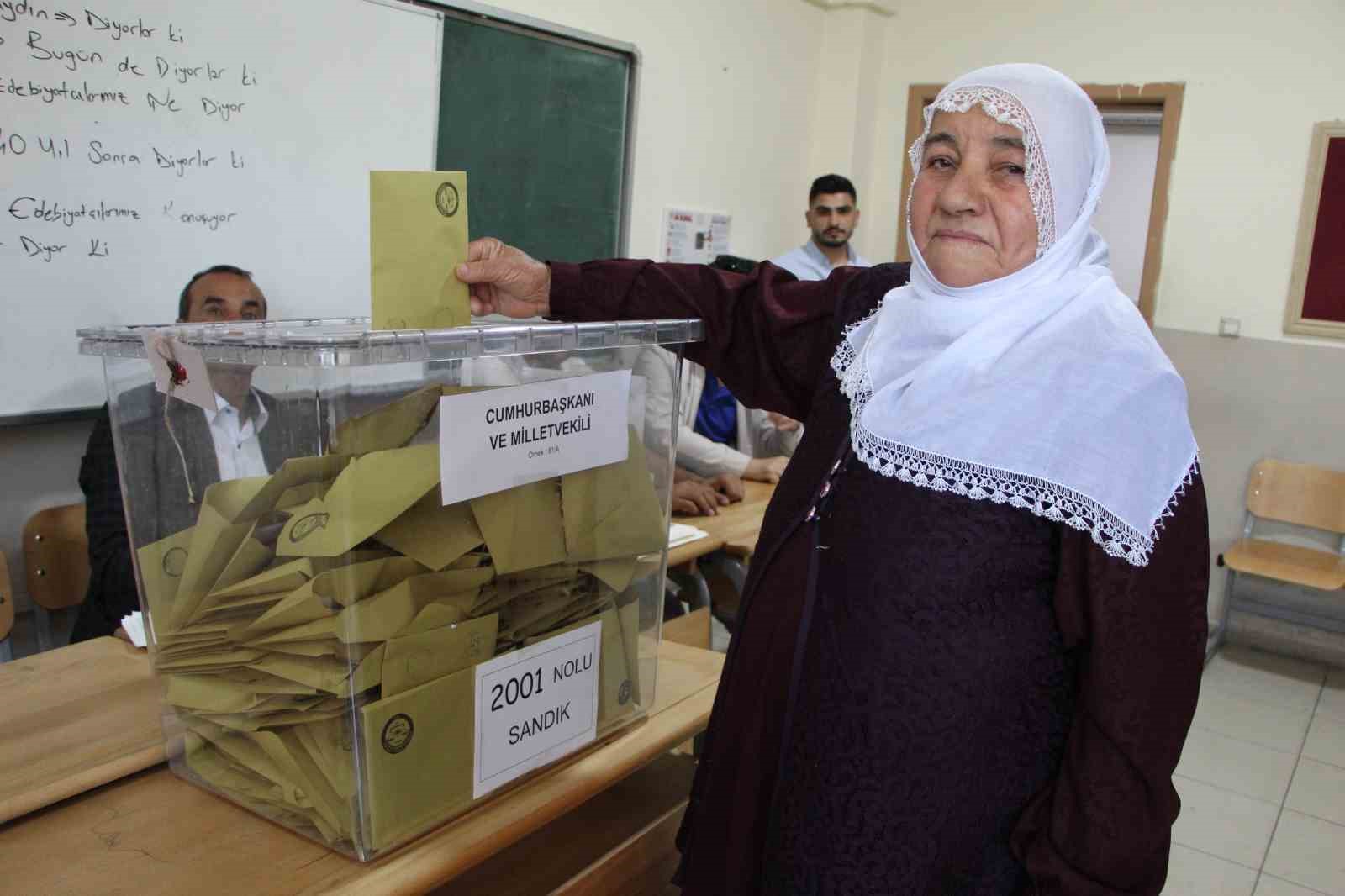 BATMAN’DA 15 ÇOCUK ANNESİ 85 YAŞINDAKİ MERYEM SEYREK, CUMHURBAŞKANLIĞI VE