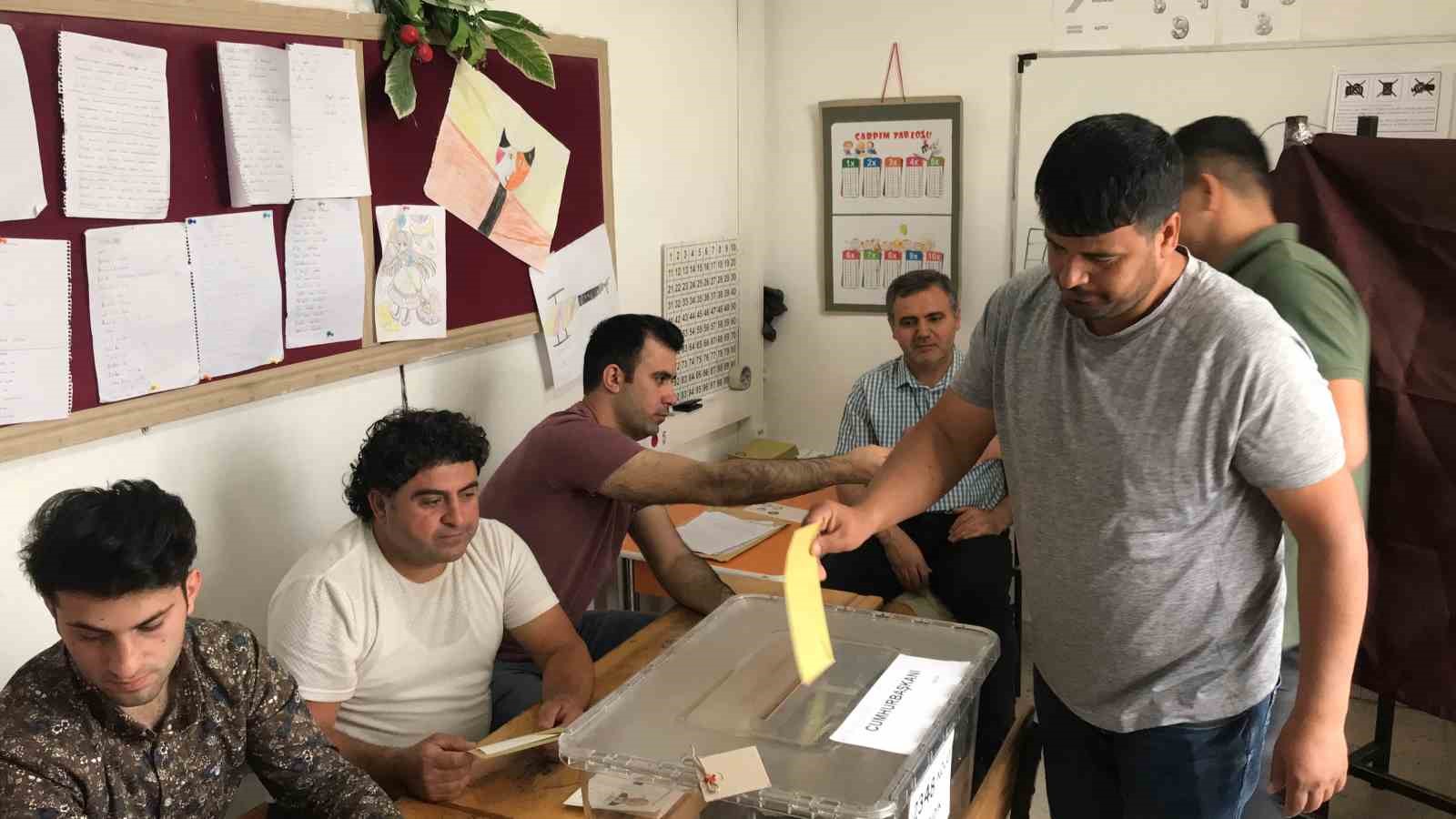 TÜRKİYE GENELİNDE YAPILAN OLAN 28 MAYIS CUMHURBAŞKANI 2. TUR SEÇİMİ