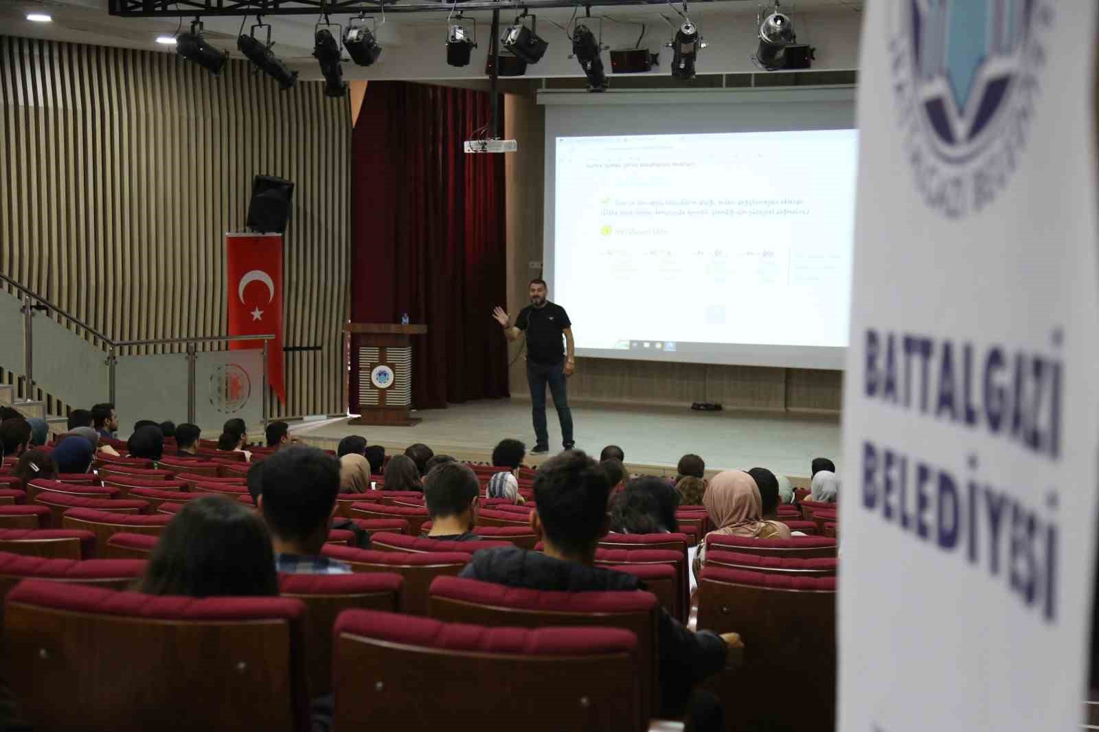 BATTALGAZİ BELEDİYESİ’NİN DÜZENLEDİĞİ TYT KAMPINDA DERSLER BAŞLADI