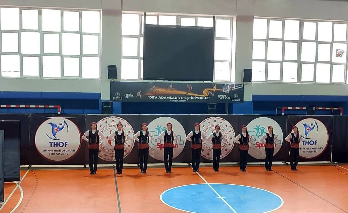 BAYBURT LİSESİ HALK OYUNLARI EKİBİ TÜRKİYE FİNALLERİNDE
