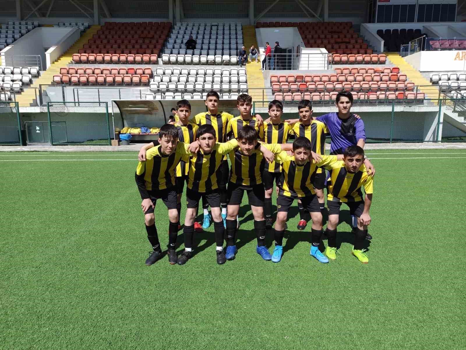 BAYBURT ORTAOKULU FUTBOL TAKIMI BÖLGE ŞAMPİYONU