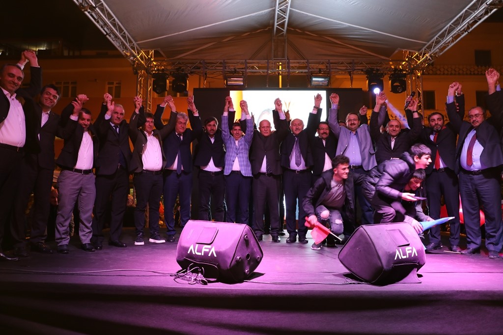 BAYBURT’TA CUMHUR İTTİFAKININ ZAFER SEVİNCİ