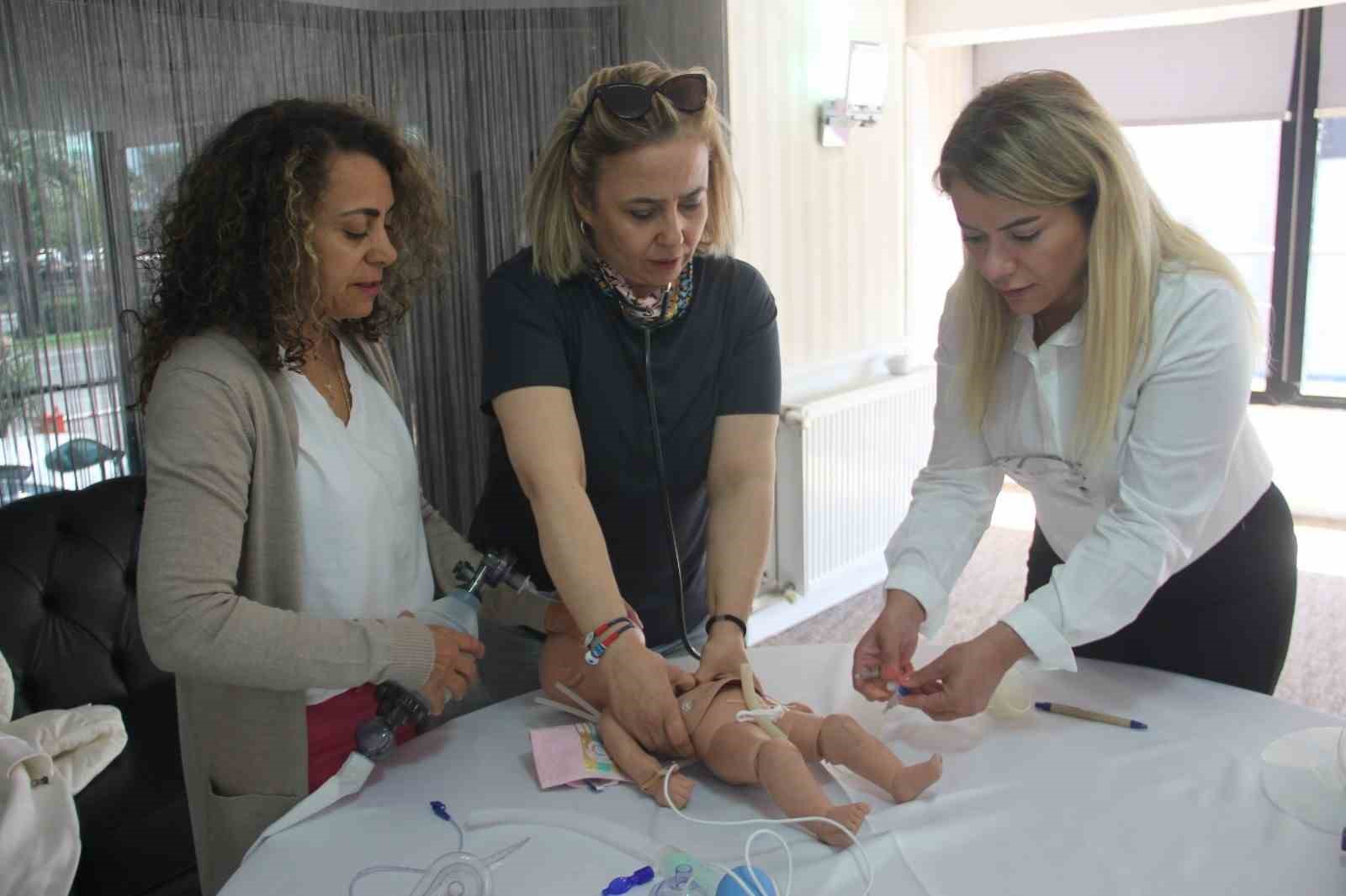 SAMSUN'DA SAĞLIK ÇALIŞANLARINA VERİLEN EĞİTİMLE BEBEK DOĞDUKTAN SONRA 1 DAKİKA