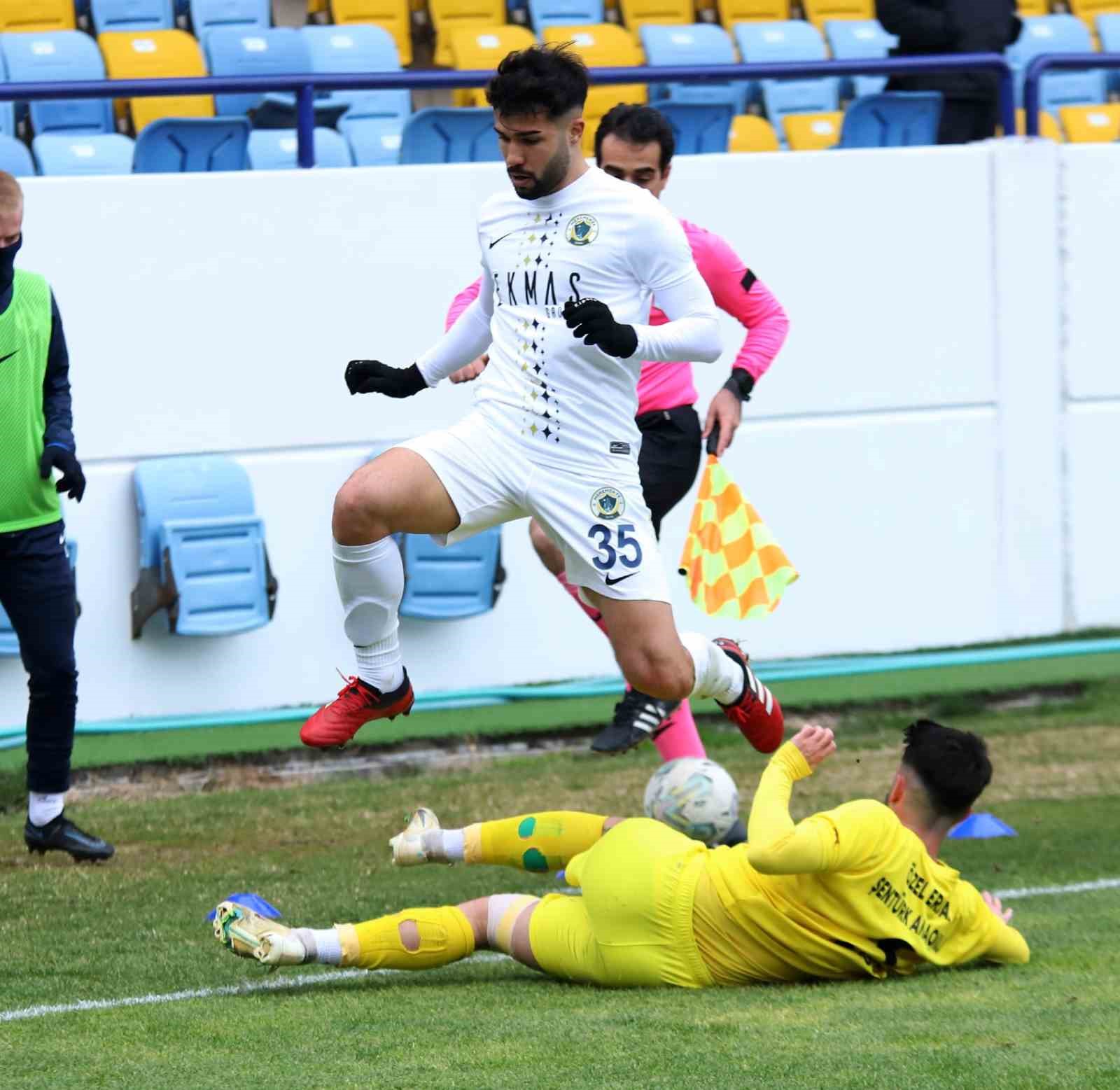 MENEMEN FK FORMASI GİYEN 23 YAŞINDAKİ BEDİRHAN ALTUNBAŞ, SİVAS BELEDİYESPOR’A