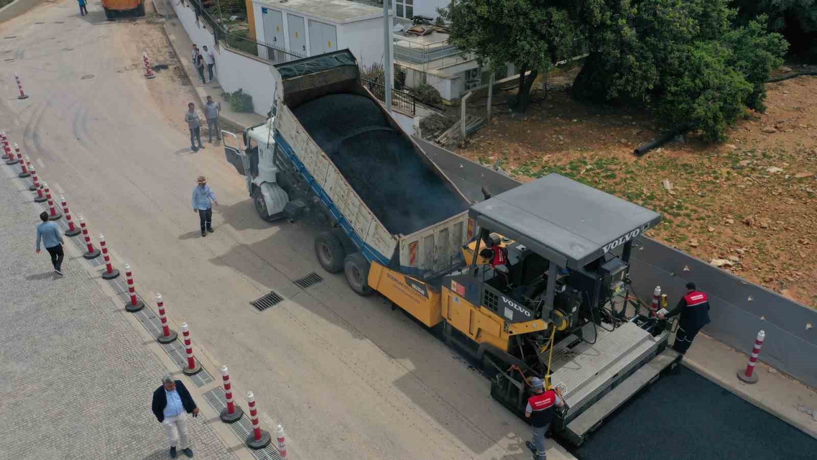 BODRUM BELEDİYESİ TARAFINDAN İLÇE GENELİNDE GERÇEKLEŞTİRİLEN ASFALTLAMA ÇALIŞMALARINA TORBA MAHALLESİ’NDE