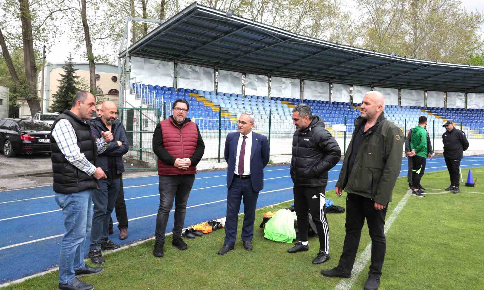 BELEDİYE BAŞKANI ALİM IŞIK, BELEDİYE KÜTAHYASPOR ANTRENMANINI ZİYARET EDEREK, TEKNİK