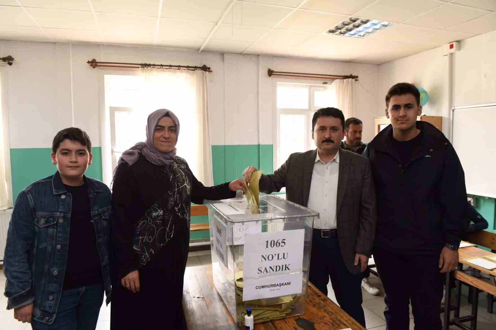 BALIKESİR’DEKİ BELEDİYE BAŞKANLARI CUMHURBAŞKANLIĞI SEÇİMİNİN İKİNCİ TURUNDA OYLARINI KAYITLI OLDUKLARI
