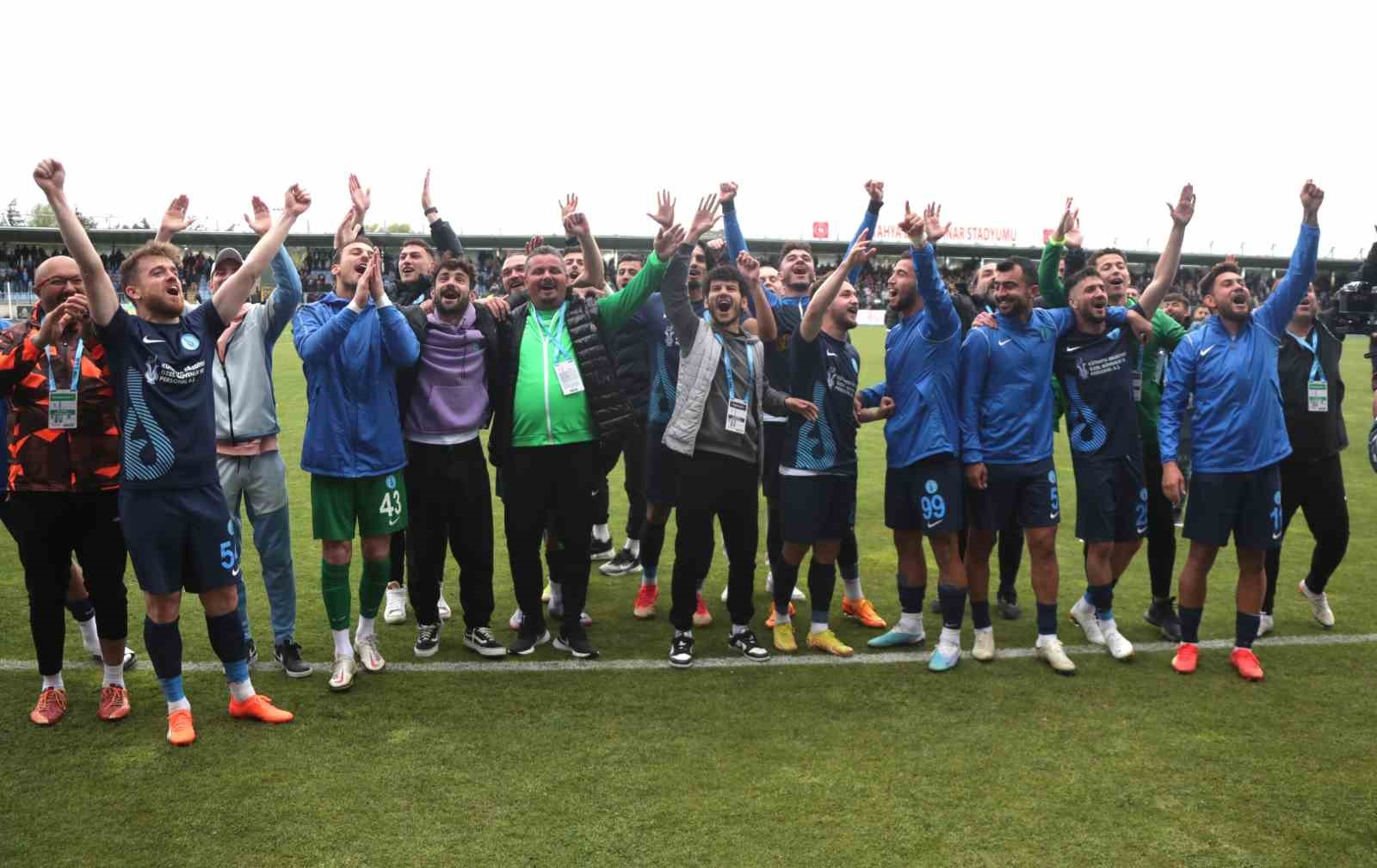 BELEDİYE KÜTAHYASPOR ŞAMPİYONLUĞA KOŞUYOR