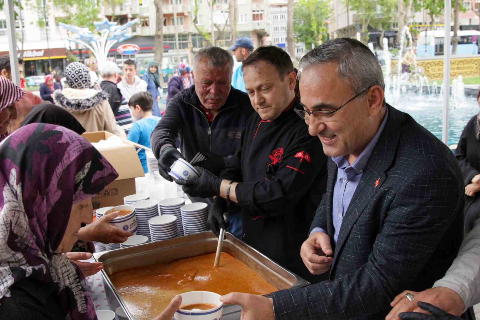 BELEDİYEDEN HALKA ÇORBA İKRAMI