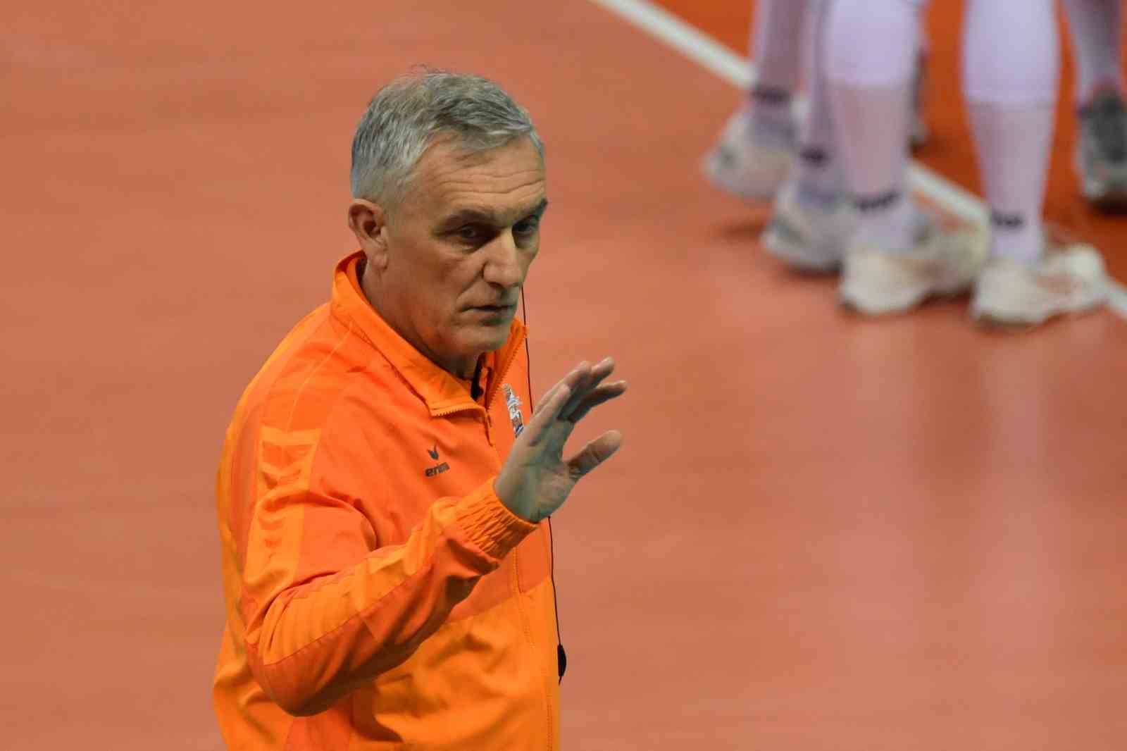 BEŞİKTAŞ KADIN VOLEYBOL TAKIMI, İTALYAN BAŞANTRENÖR GİOVANNİ CAPRARA’YI GÖREVE GETİRDİ.