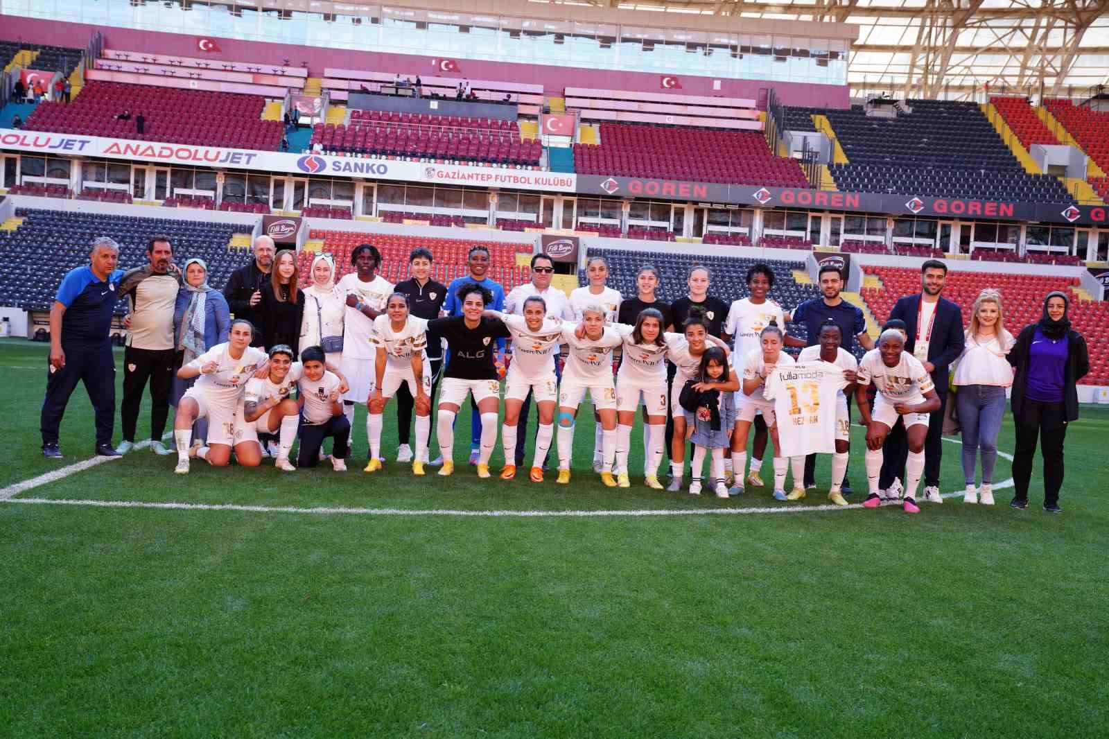 TFF KADINLAR FUTBOL SÜPER LİGİ ÇEYREK FİNALİ RÖVANŞ MÜCADELESİNDE GAZİANTEP