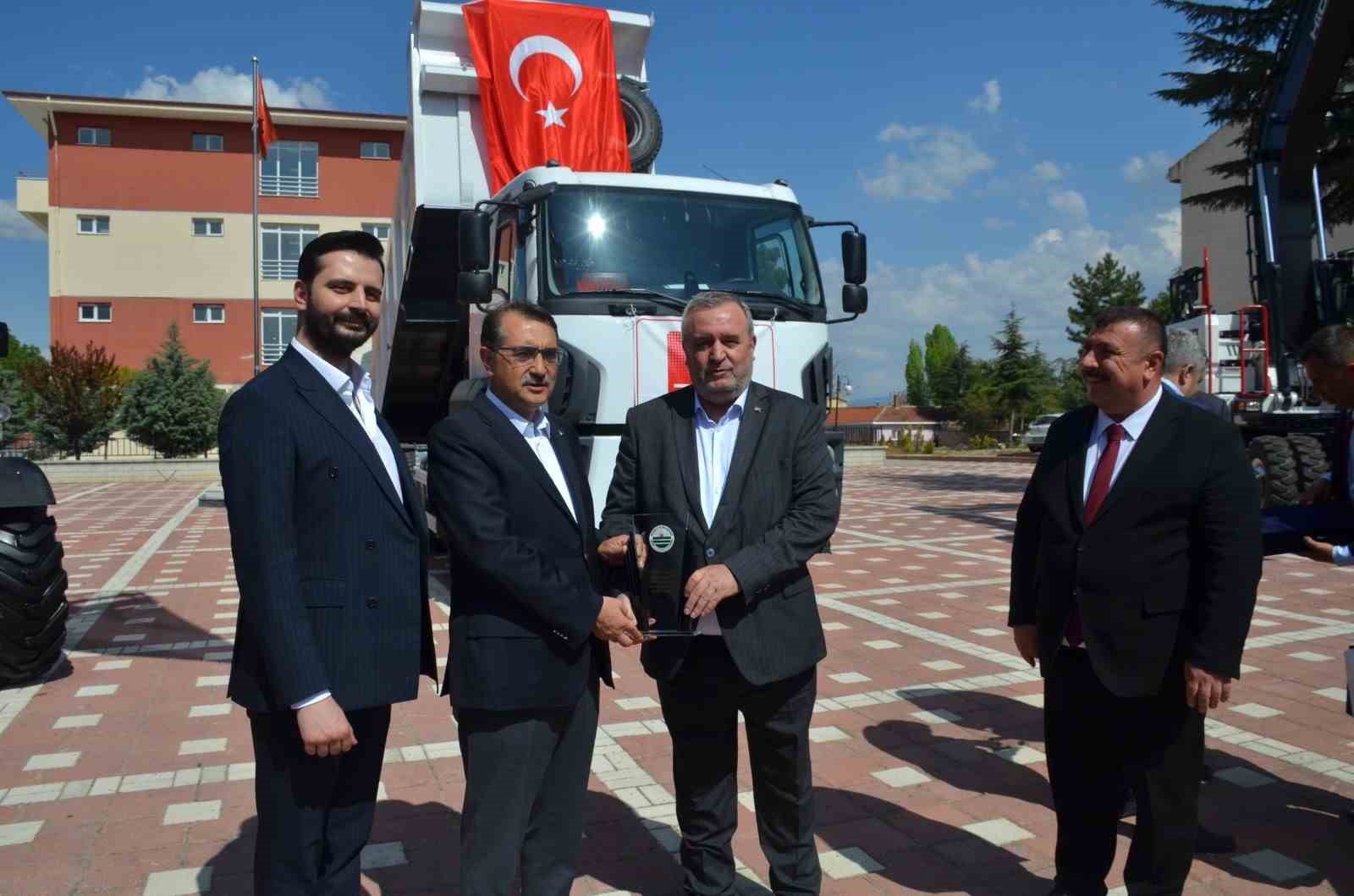 ESKİŞEHİR’İN BEYLİKOVA İLÇESİNE ZAMAN ZAMAN KATKILARI BULUNAN HAYIRSEVER NECDET SARAN’A