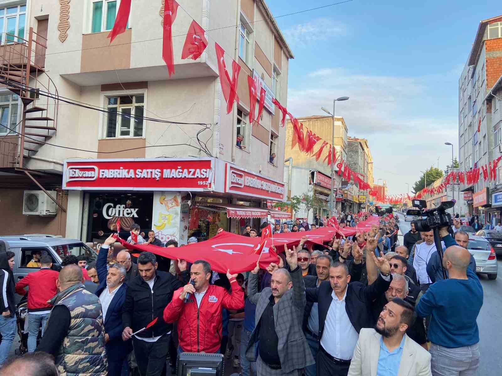 İSTANBUL'UN BEYOĞLU İLÇESİNDE CUMHUR İTTİFAKI ÜYELERİ, 14 MAYIS SEÇİMLERİNDE ALINAN