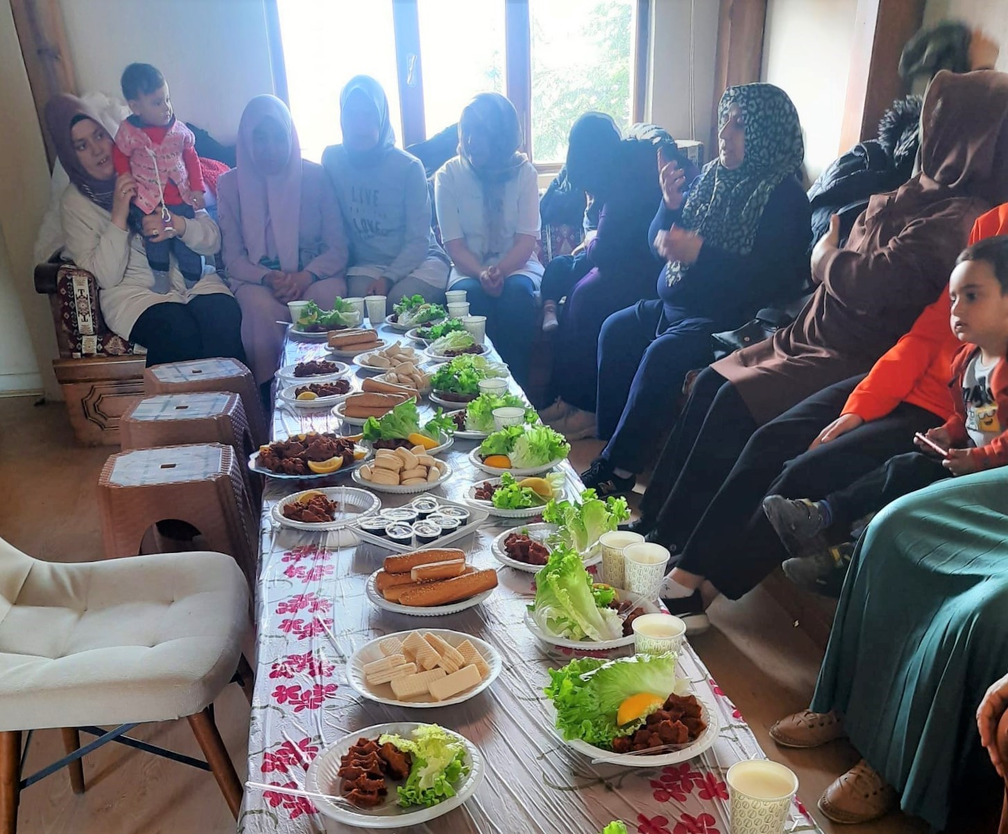 KONYA’NIN BEYŞEHİR İLÇESİNDE FAALİYET GÖSTEREN BEYŞEHİR KADIN DAYANIŞMA DERNEĞİ, DEPREMZEDE