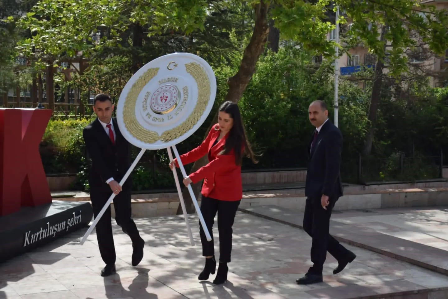 BİLECİK’TE GENÇLİK HAFTASI ATATÜRK ANITI’NA KONULAN ÇELENKLE BAŞLADI