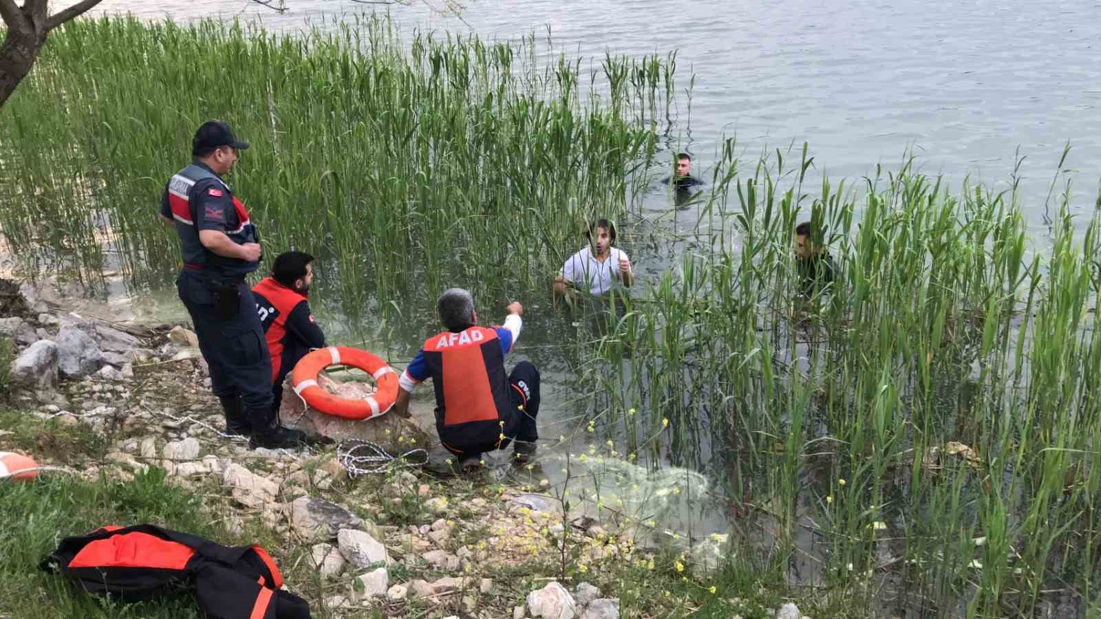 BİLECİK’TE GÖLEDE ATLAYARAK İNTİHARA TEŞEBBÜS EDEN ŞAHIS KURTARILDI