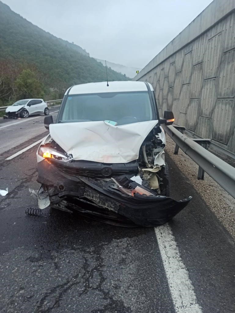 BİLECİK'TE YAŞANAN TRAFİK KAZASINDA 2 KİŞİ YARALANDI