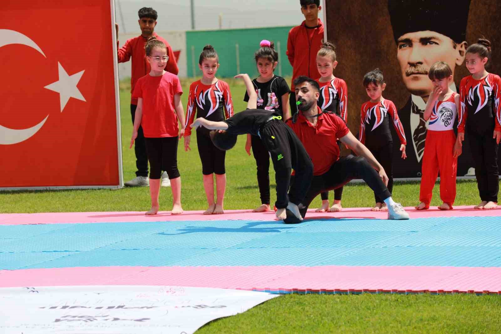 ÜLKE GENELİNDE OLDUĞU GİBİ BİNGÖL’DE DE 19 MAYIS ATATÜRK’Ü ANMA,