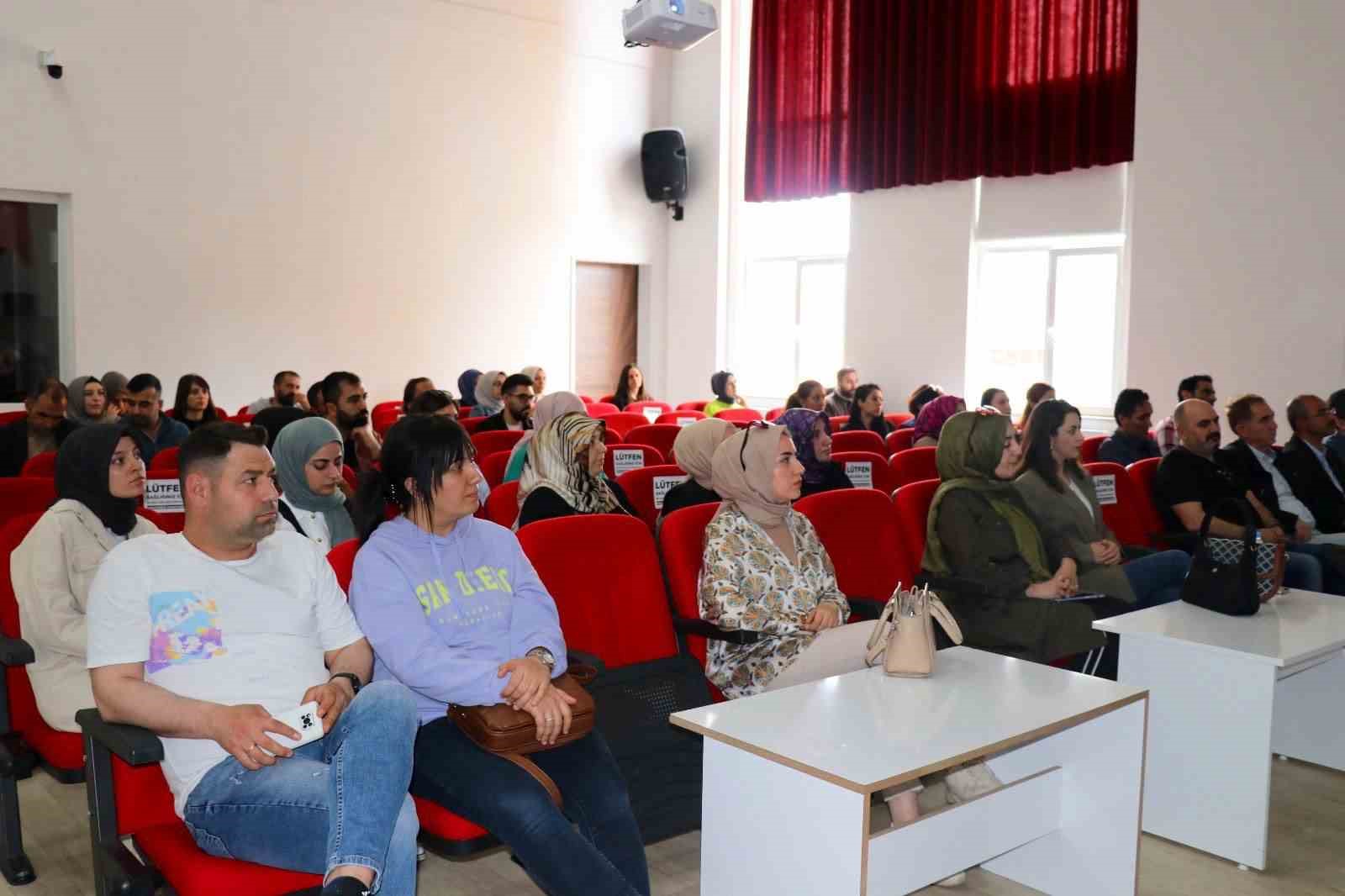 BİNGÖL’DE İL MİLLİ EĞİTİM MÜDÜRLÜĞÜ KOORDİNESİNDE “DİYALEKT” İNGİLİZCE DİL EĞİTİMİ