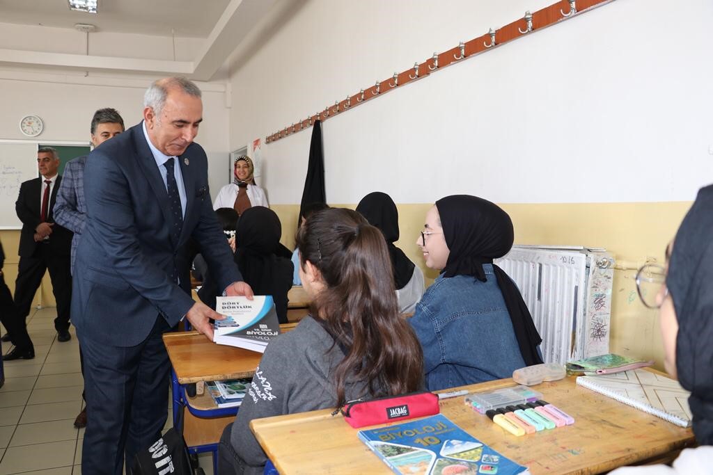 MİLLİ EĞİTİM BAKANLIĞI TARAFINDAN LGS VE YKS SINAVLARINA GİRECEK ÖĞRENCİLER