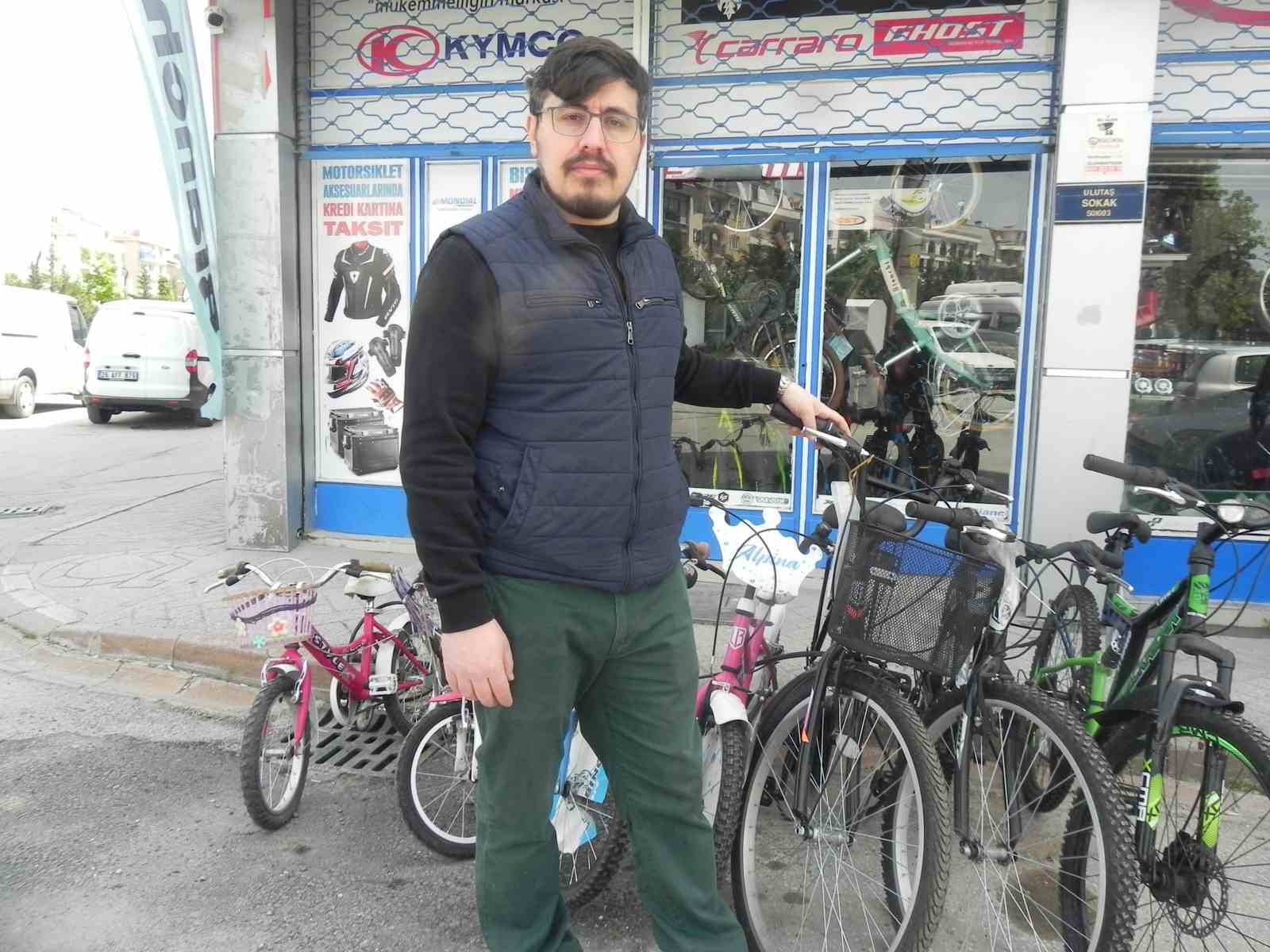 BİSİKLET ALIM-SATIM VE TAMİR DÜKKANI İŞLETEN SERDAR ÇINAR, KADRO BOYUNUN