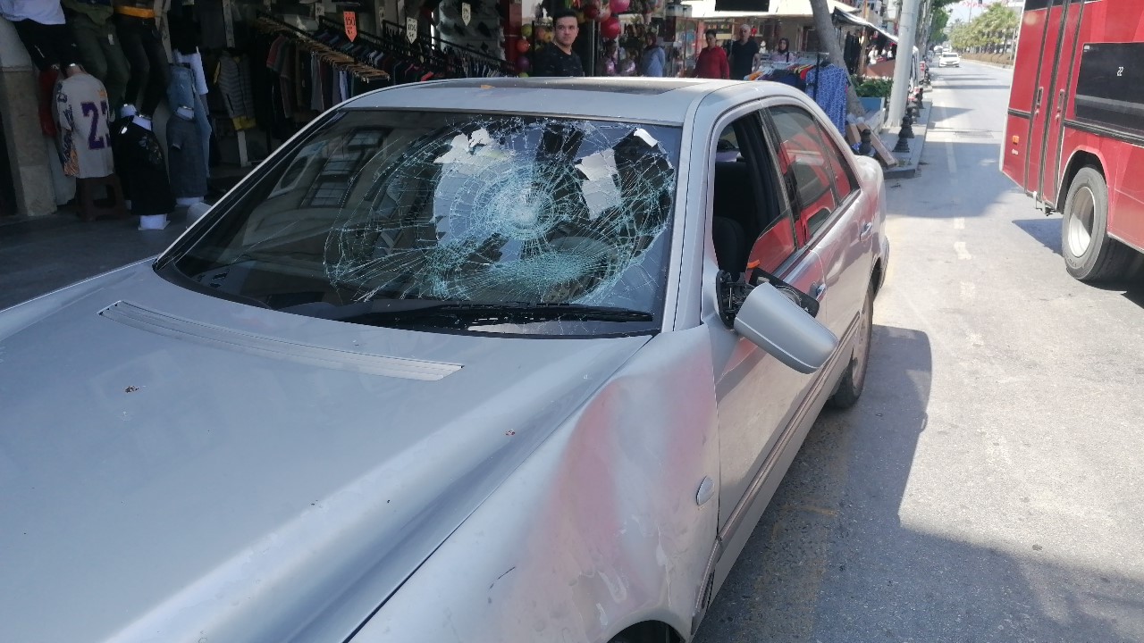 ANTALYA'NIN MANAVGAT İLÇESİNDE YAYA GEÇİDİNDEN GEÇEN 11 YAŞINDAKİ ÇOCUĞUN KULLANDIĞI