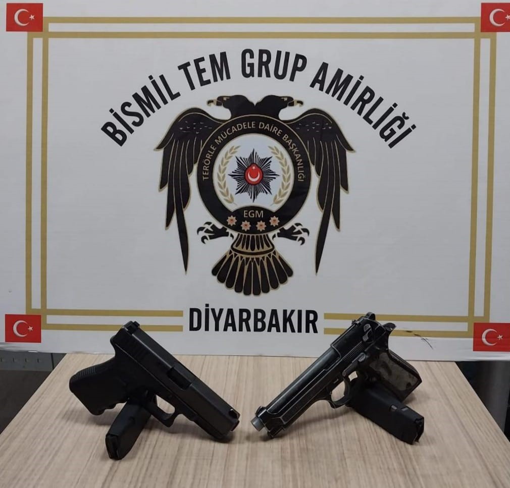 YAPILAN KONTROLLERDE TOPLAMDA 4 PARÇA HALİNDE 17 GRAM AĞIRLIĞINDA NARKOTİK