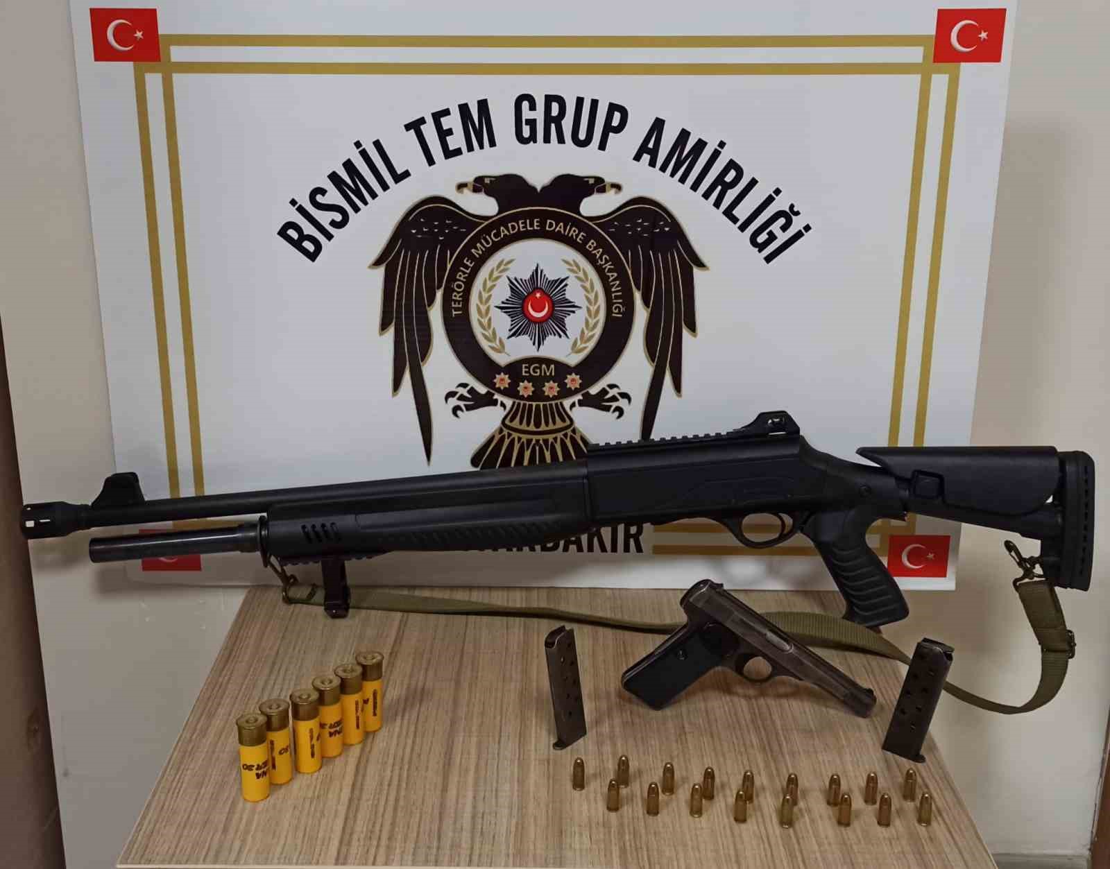 YAPILAN KONTROLLERDE 5 ADET RUHSATSIZ TABANCA, 1 ADET RUHSATSIZ AV