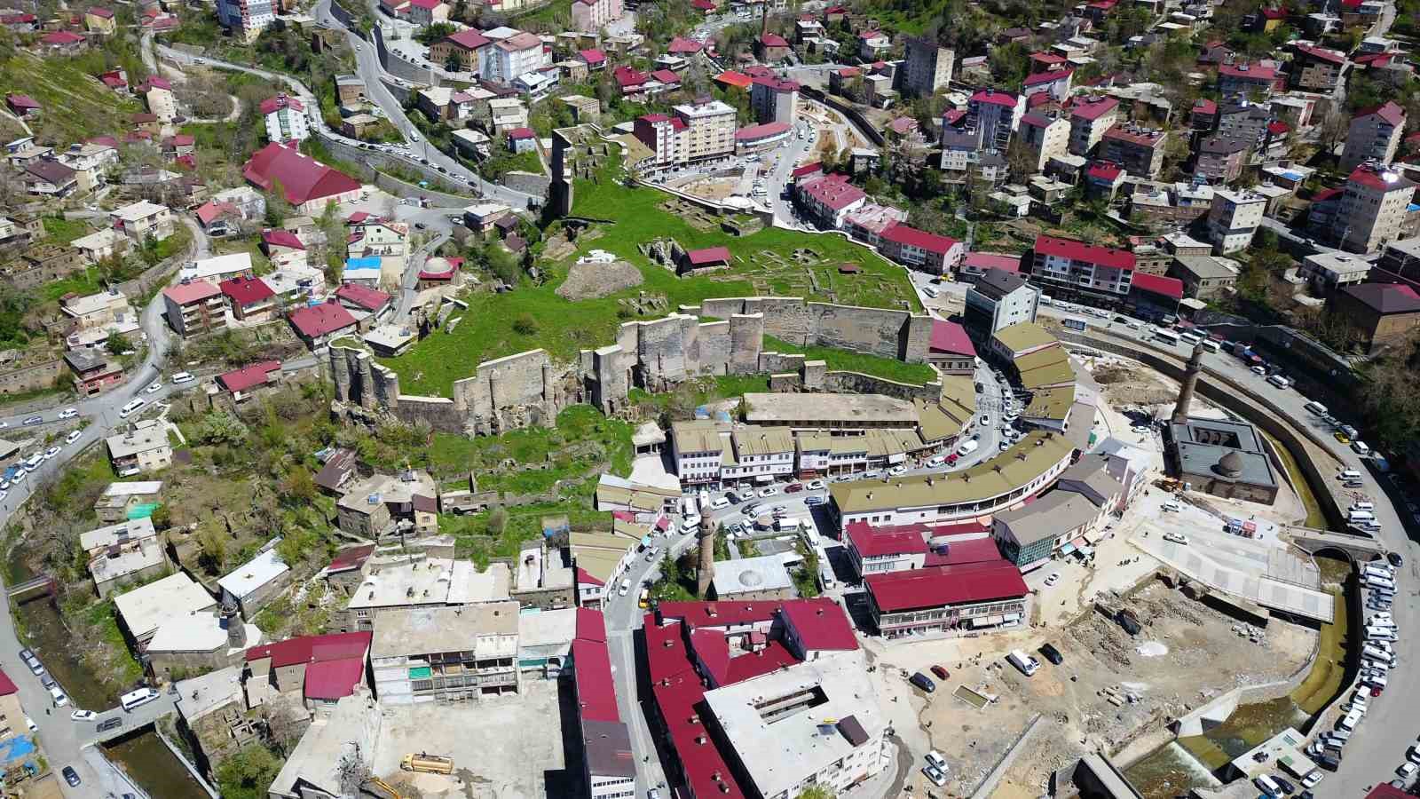BİTLİS’TE TARİHİ DOKUYU GÜN YÜZÜNE ÇIKARMAK İÇİN BAŞLATILAN ‘DERE ÜSTÜ