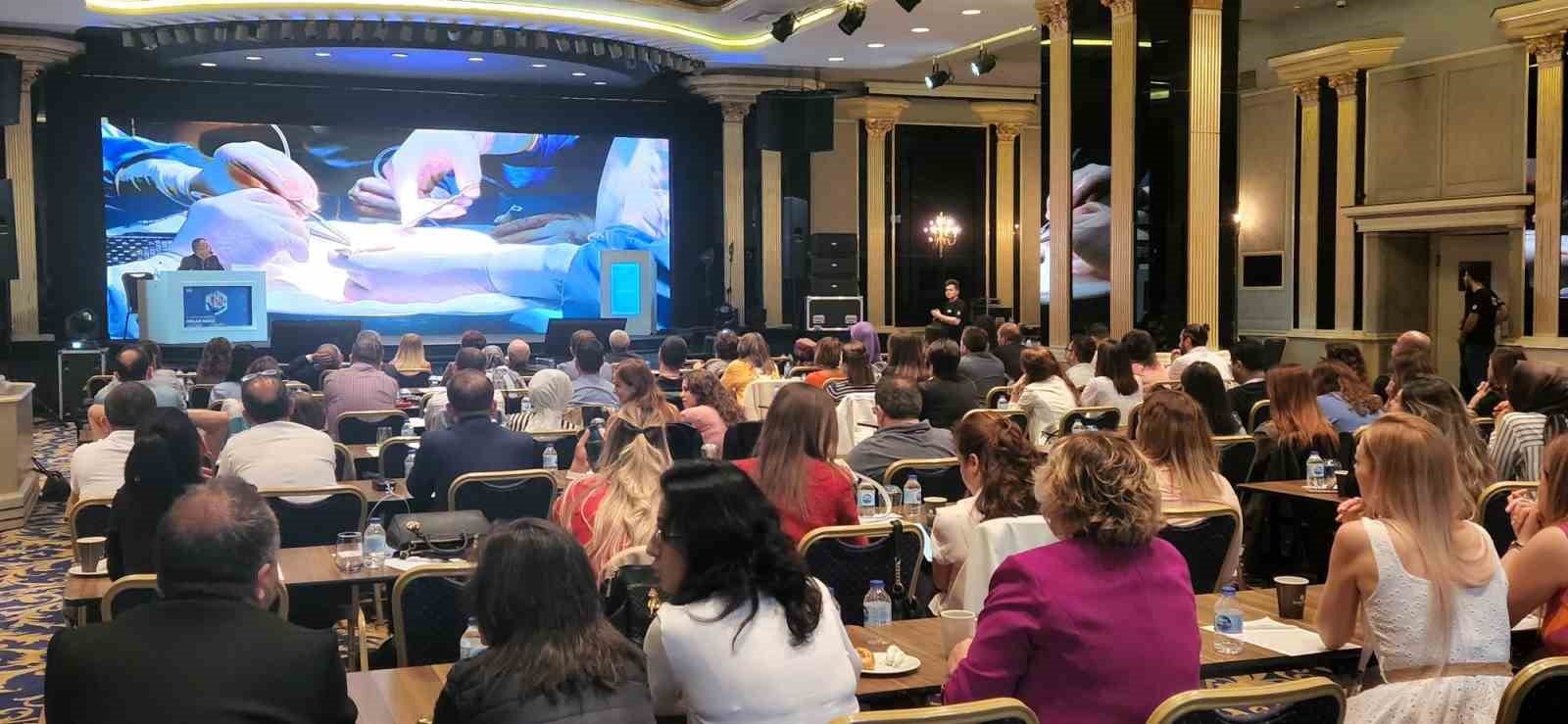 BURSA’DA DÜZENLENEN ‘3. BURSA ACIBADEM ORGAN NAKLİ’ GÜNLERİNDE TOPLANTIYA KATILAN