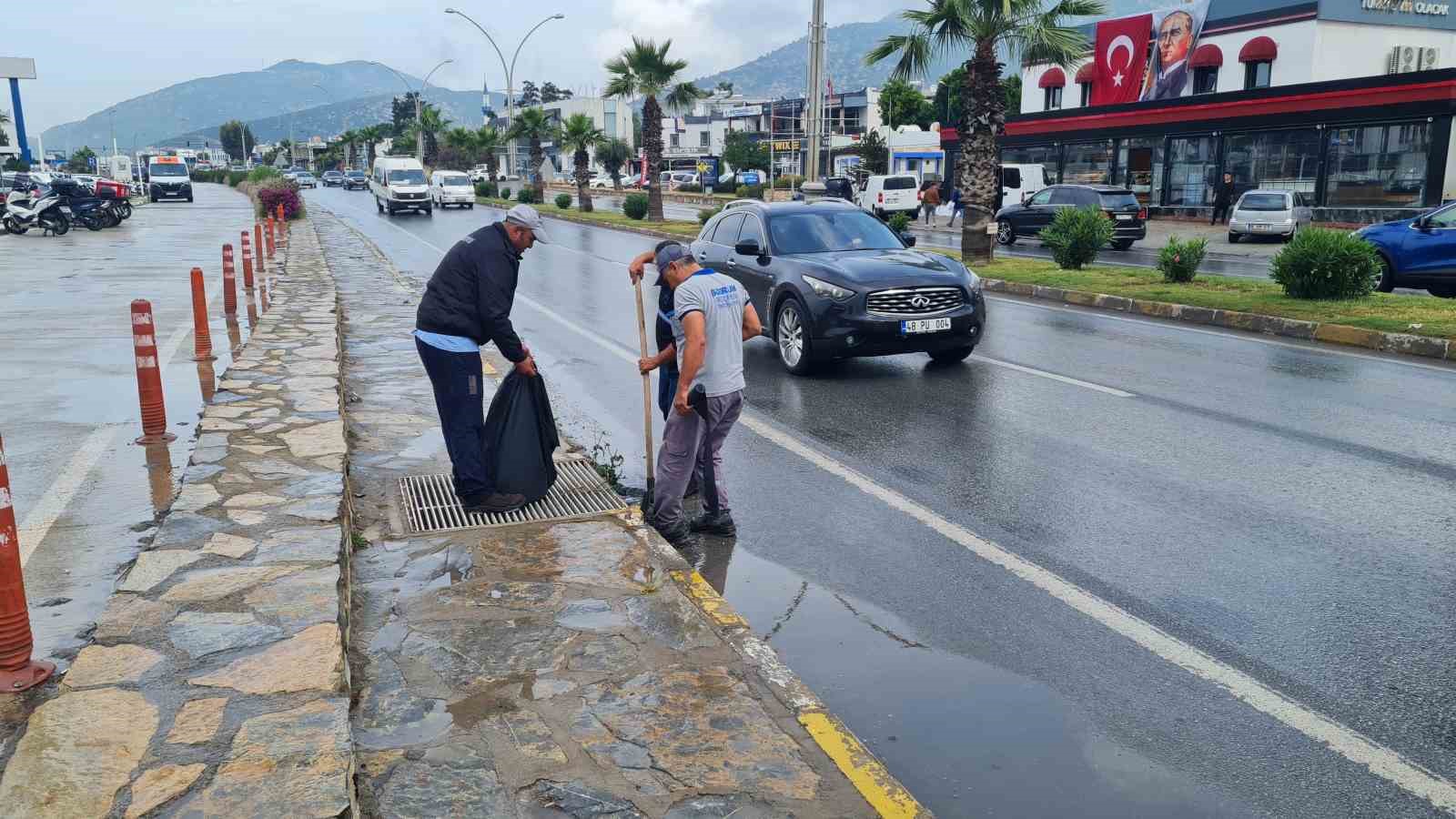 ARALIKLARLA SAĞANAK YAĞIŞIN ETKİLİ OLDUĞU MUĞLA’NIN BODRUM İLÇESİ AÇIKLARINDA ÜST