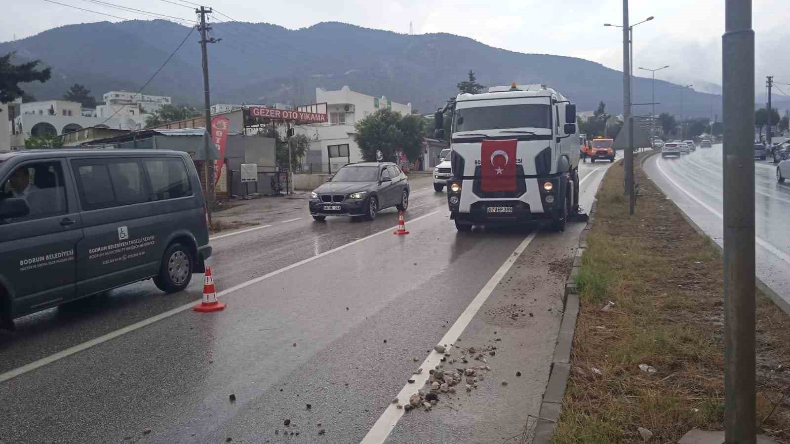 BELEDİYE EKİPLERİ TEYAKKUZDAYDI