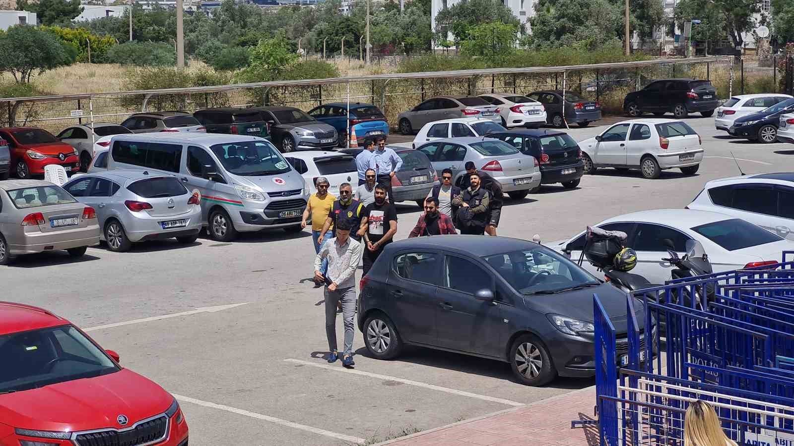 MUĞLA’NIN BODRUM İLÇESİNDE MEHMET GÜLSÜM (41) İSİMLİ VATANDAŞIN BAŞINDAN SİLAHLA