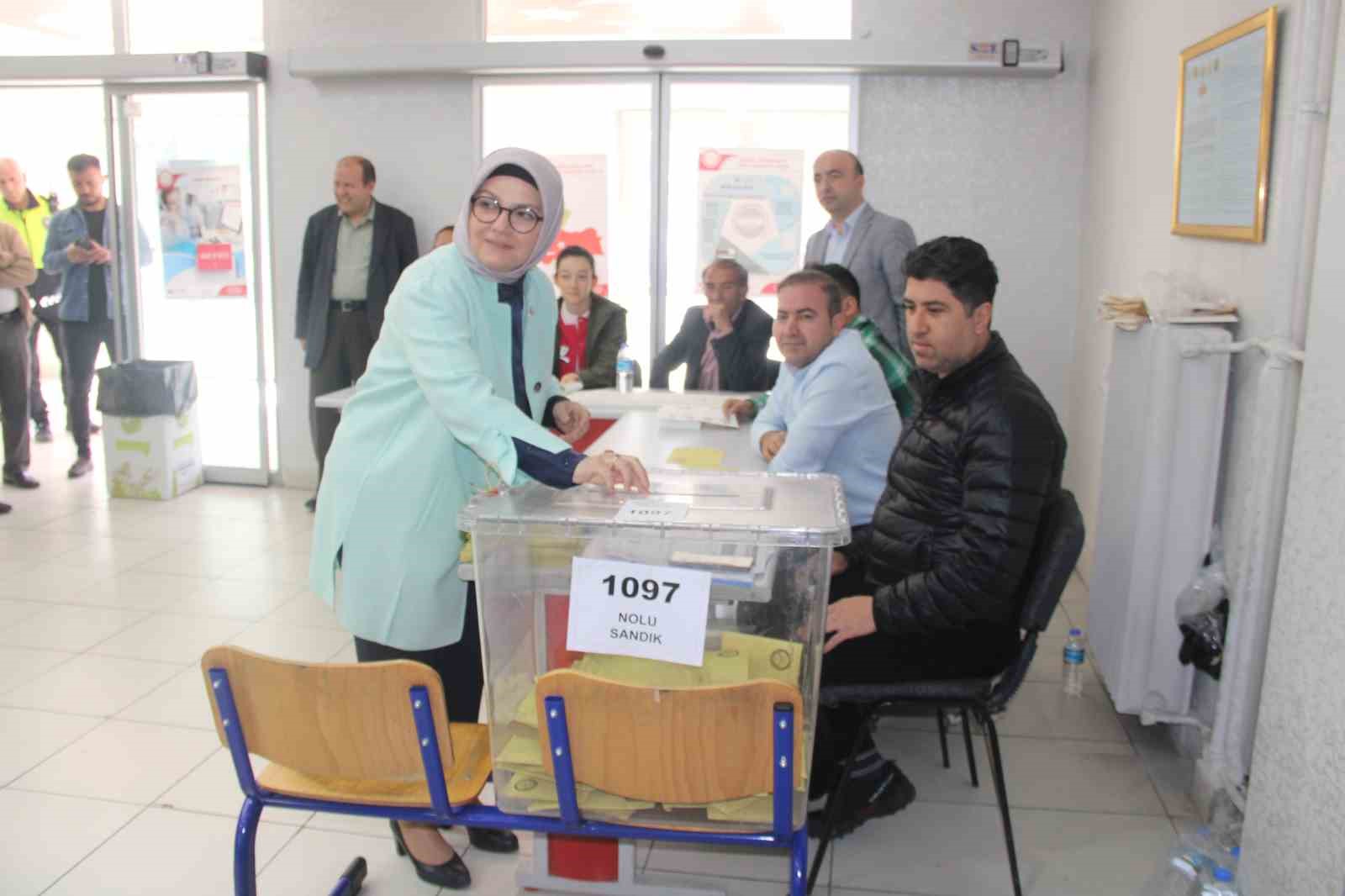 AK PARTİ KAYSERİ 2. SIRA MİLLETVEKİLİ ADAYI AYŞE BÖHÜRLER OYUNU