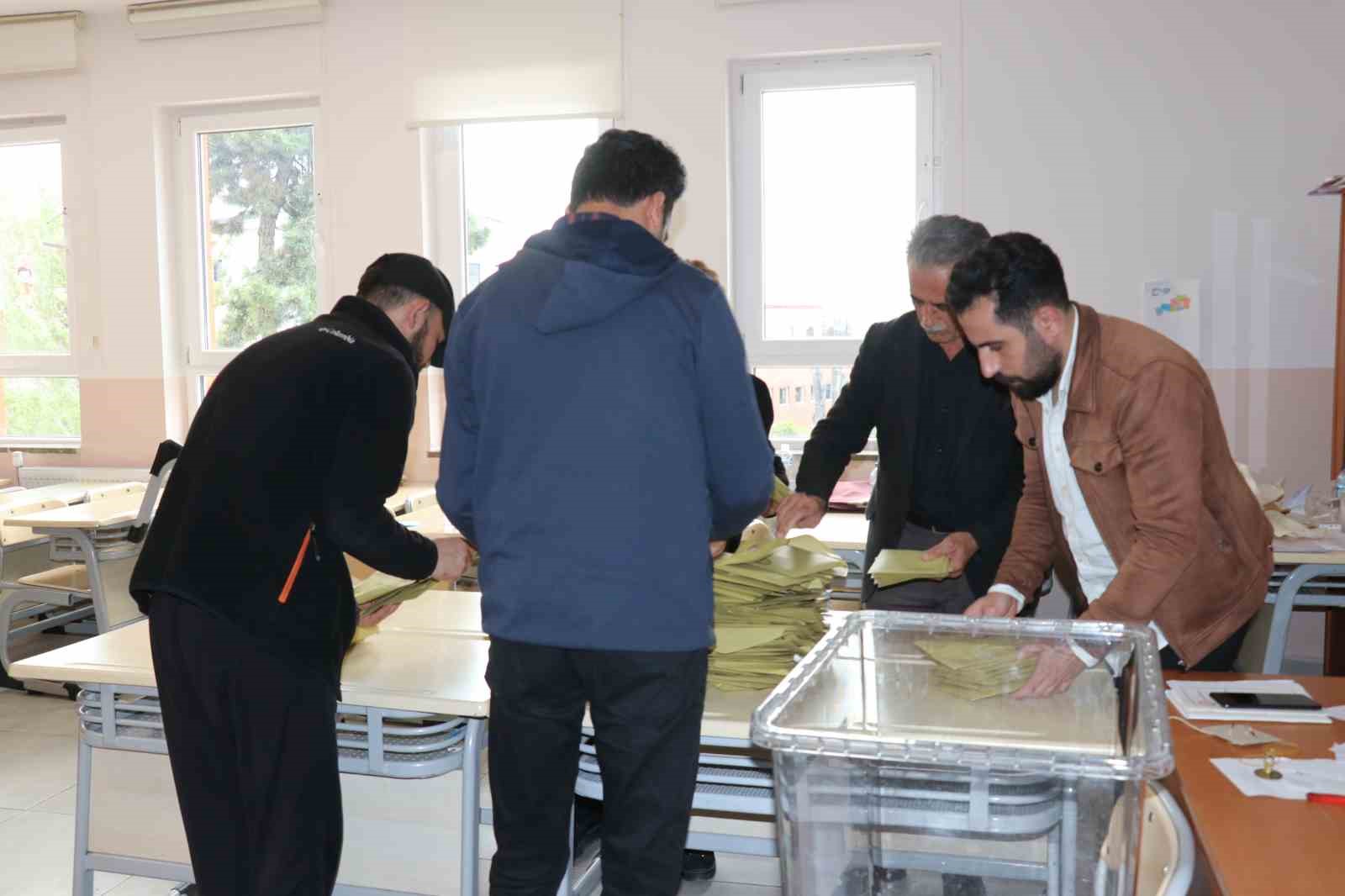 BOLU'DA CUMHURBAŞKANI VE MİLLETVEKİLLİĞİ SEÇİMLERİNDE 235 BİN 987 SEÇMEN OYLARINI