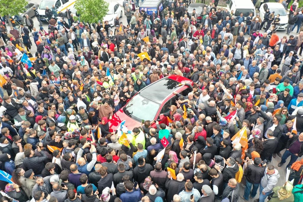 TÜRKİYE'NİN YERLİ VE MİLLİ OLAN OTOMOBİLİ TOGG, BOLU'DA YOĞUN İLGİ