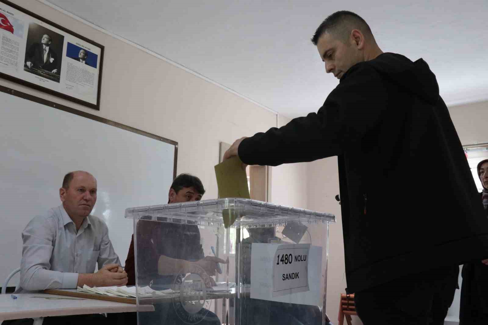 CUMHURBAŞKANLIĞI SEÇİMLERİNİN İKİNCİ TURA KALMASIYLA TÜRKİYE GENELİNDE OLDUĞU GİBİ BOLU’DA